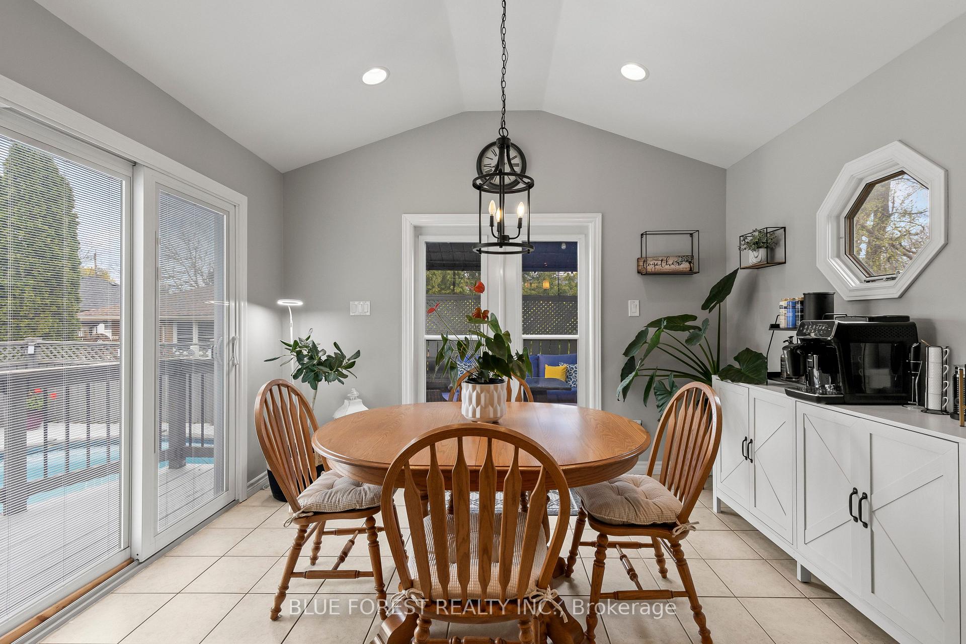 Photo 16 of 436 Baseline Road E, London, South G — HOMEH