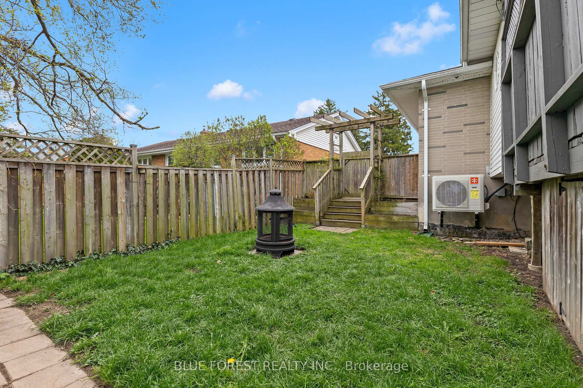 Photo 50 of 436 Baseline Road E, London, South G — HOMEH