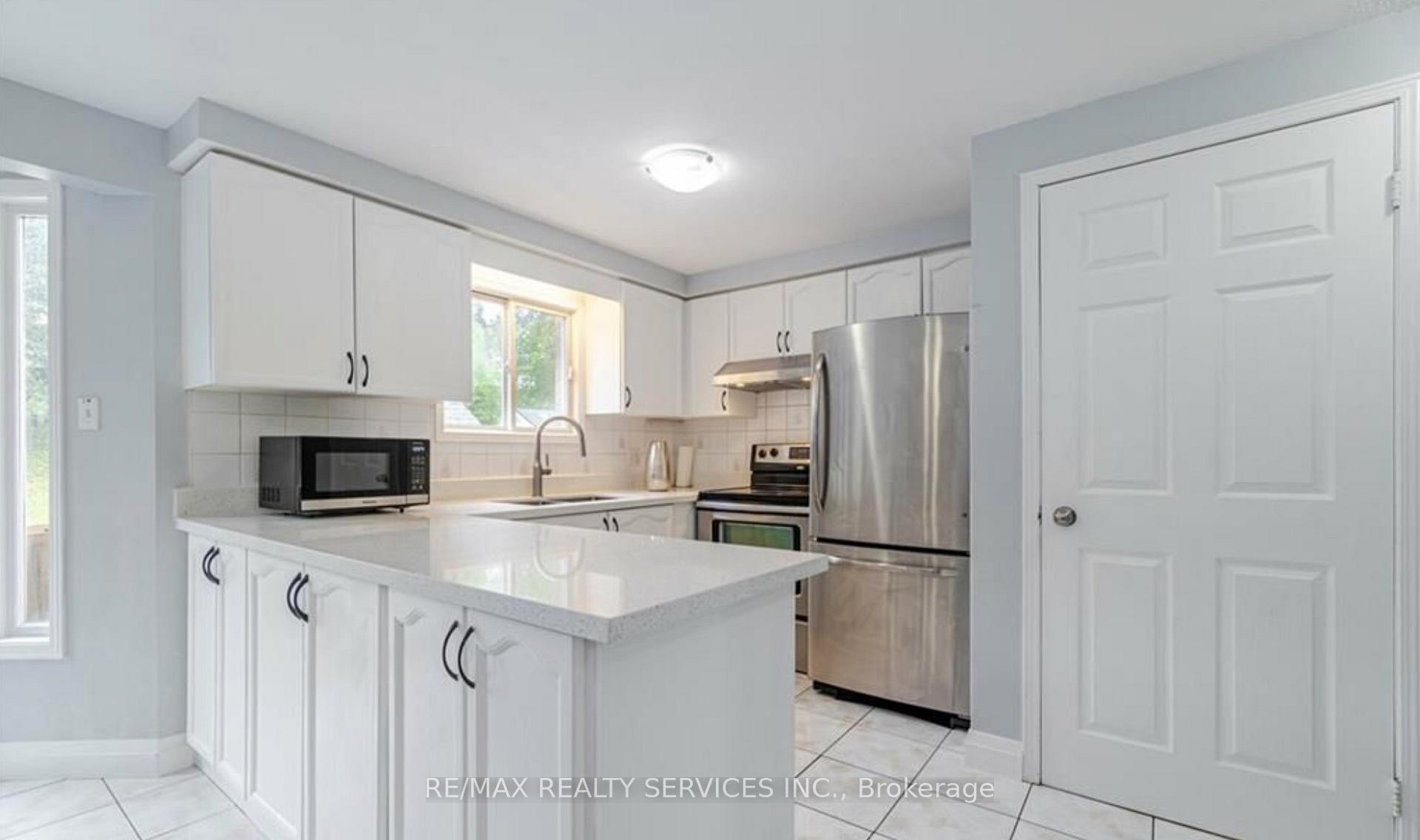 Photo 7 of 322 Benesfort Crescent, Kitchener, Victoria Hills — HOMEH