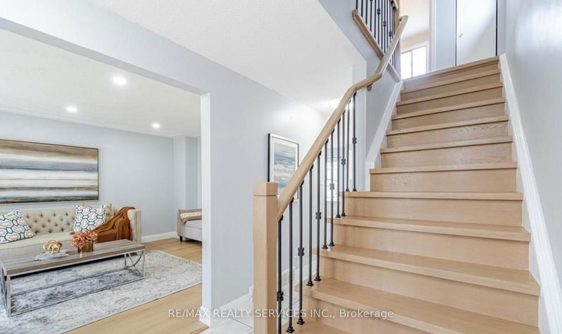 Photo 8 of 322 Benesfort Crescent, Kitchener, Victoria Hills — HOMEH