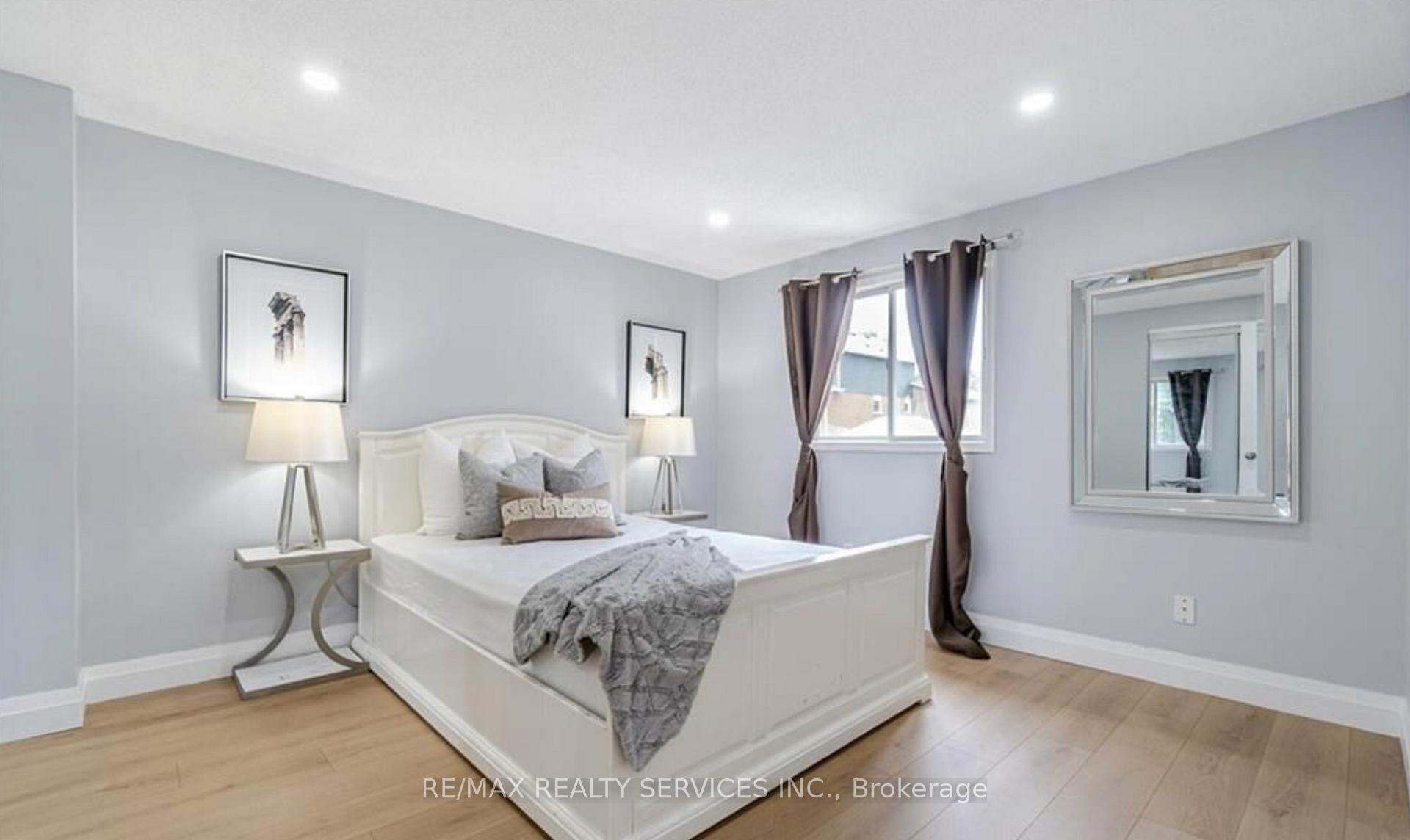 Photo 9 of 322 Benesfort Crescent, Kitchener, Victoria Hills — HOMEH