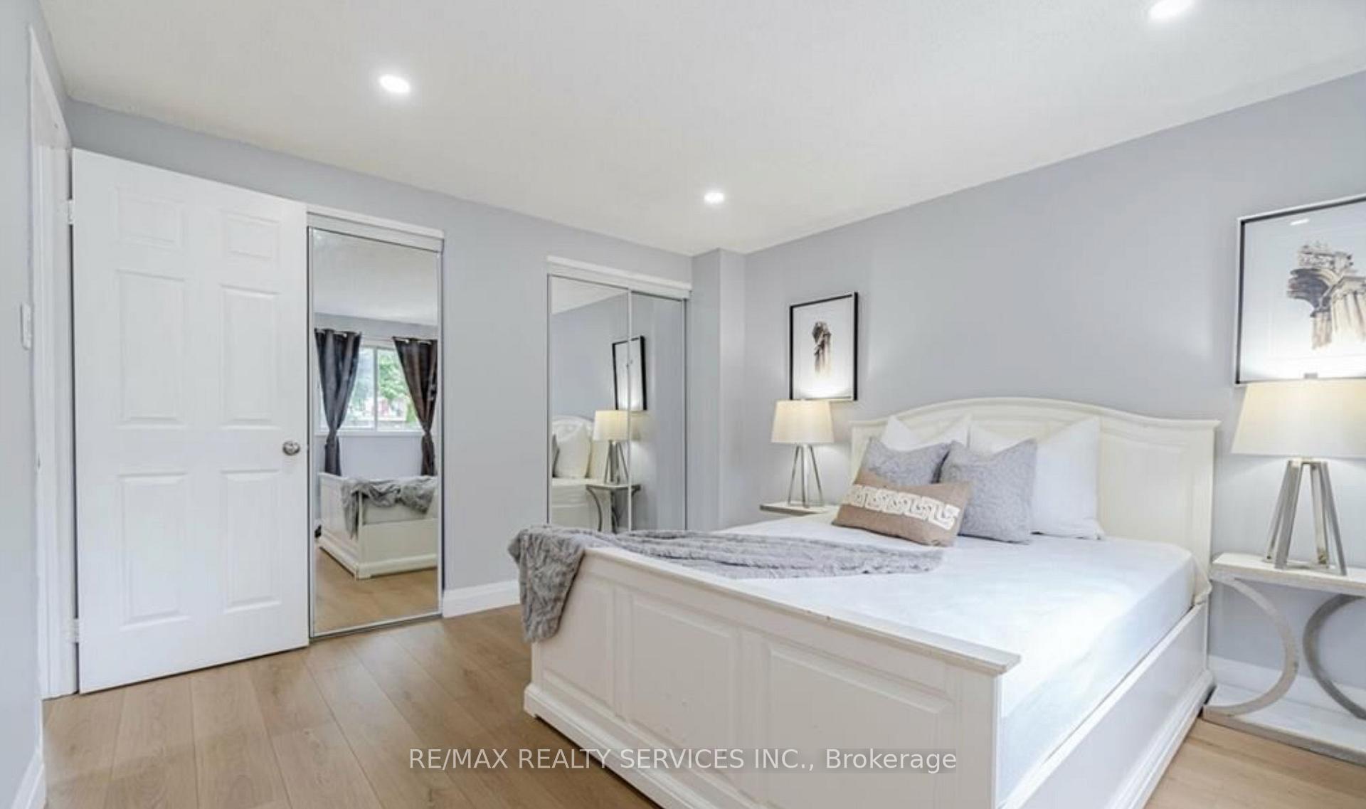 Photo 10 of 322 Benesfort Crescent, Kitchener, Victoria Hills — HOMEH
