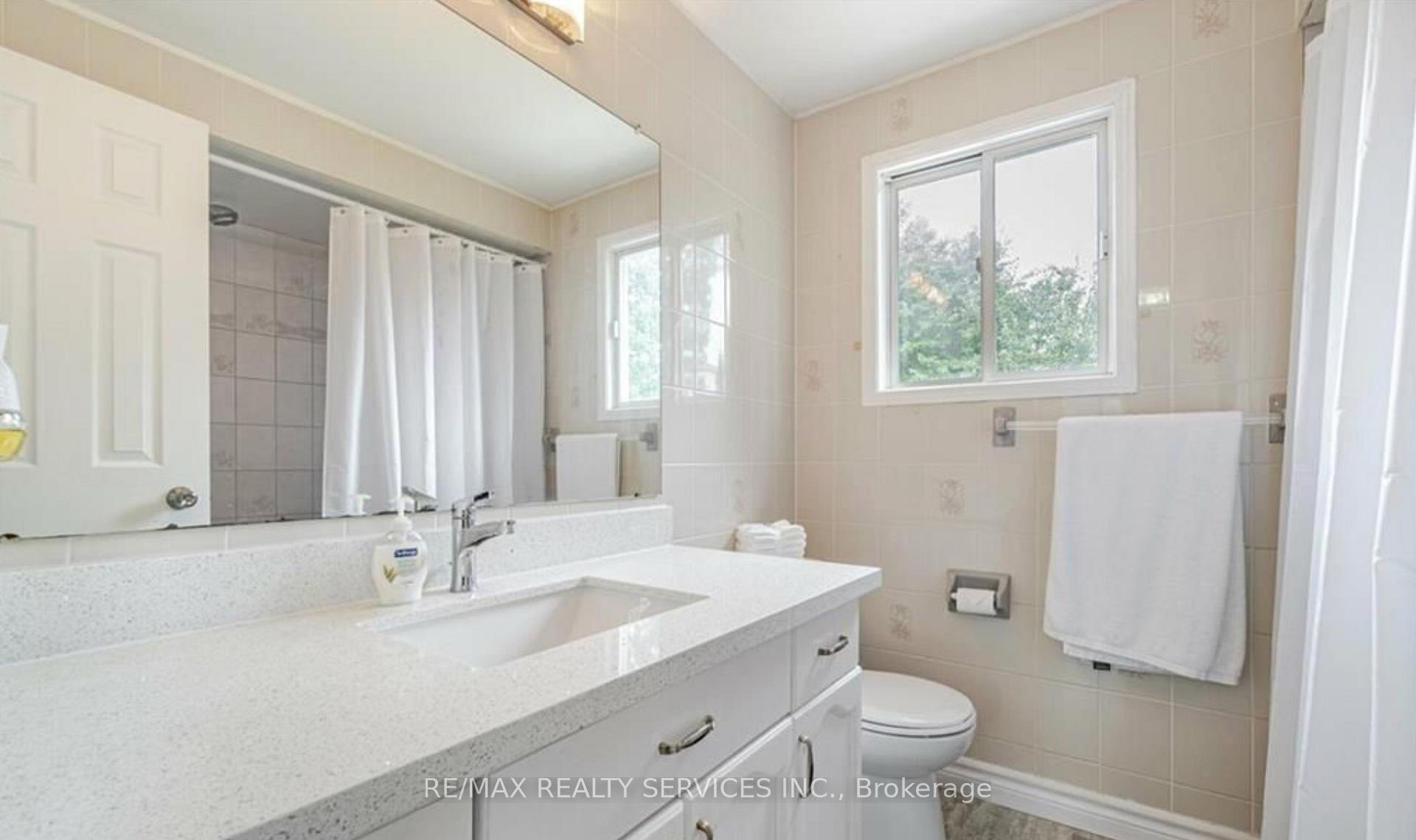 Photo 13 of 322 Benesfort Crescent, Kitchener, Victoria Hills — HOMEH
