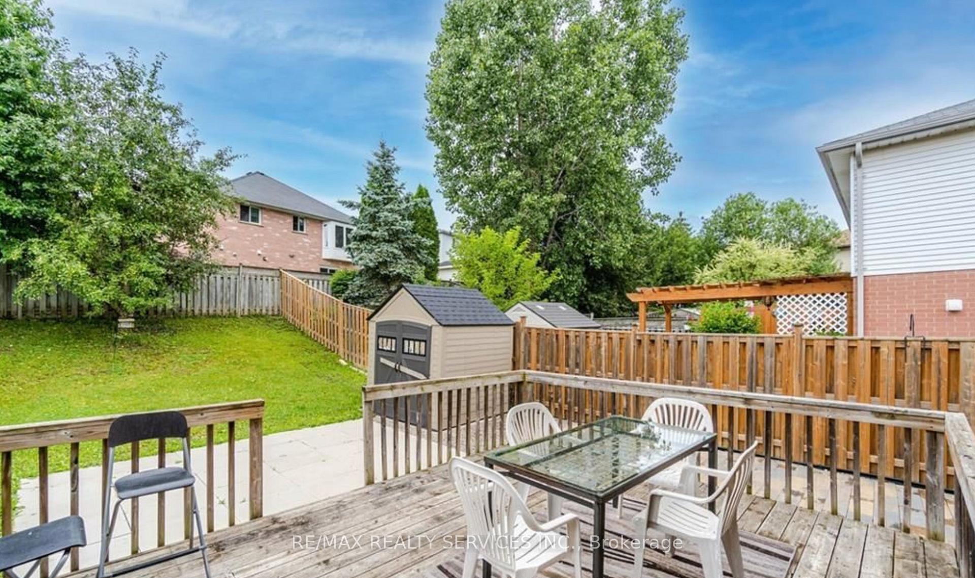 Photo 14 of 322 Benesfort Crescent, Kitchener, Victoria Hills — HOMEH