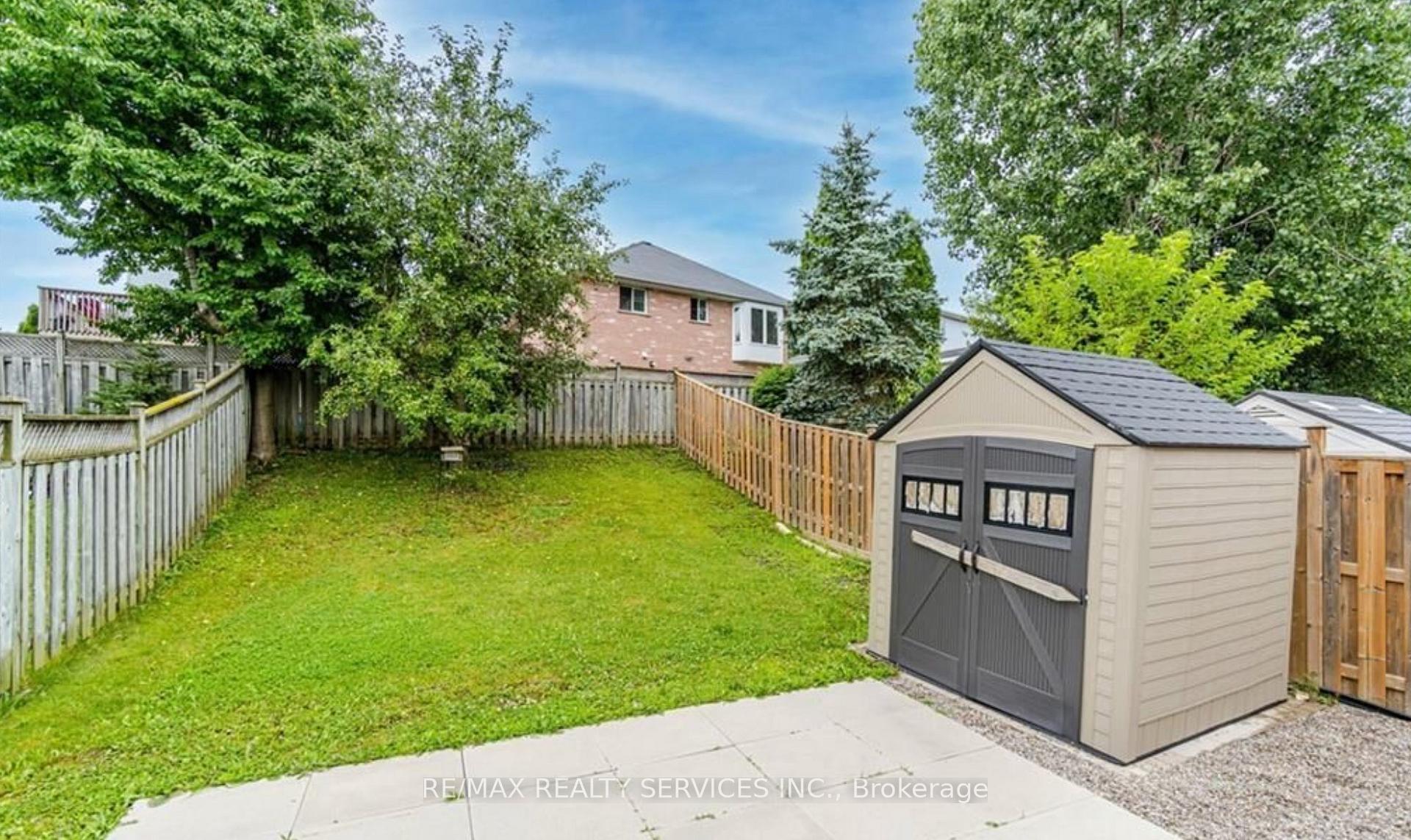 Photo 15 of 322 Benesfort Crescent, Kitchener, Victoria Hills — HOMEH
