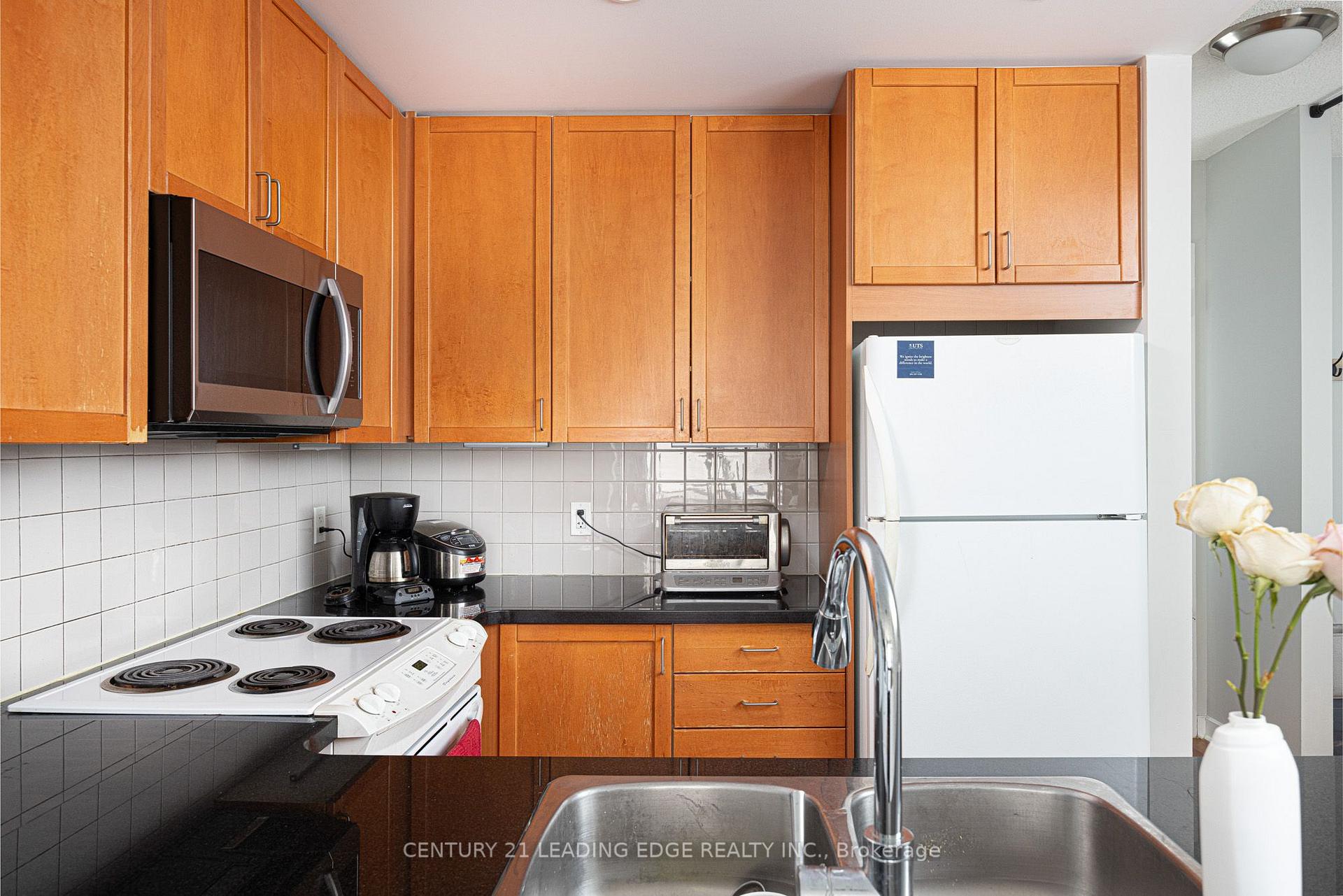 Photo 14 of Unit 1413, 85 Bloor Street E, Toronto, Church-Yonge Corridor — HOMEH