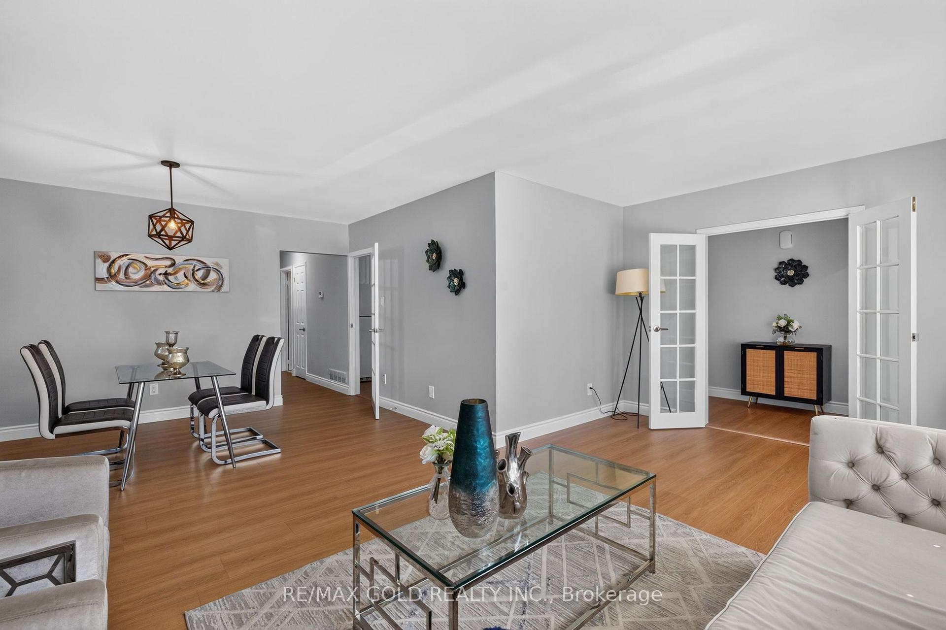 Photo 12 of 47 Belmont Drive, Brampton, Avondale — HOMEH