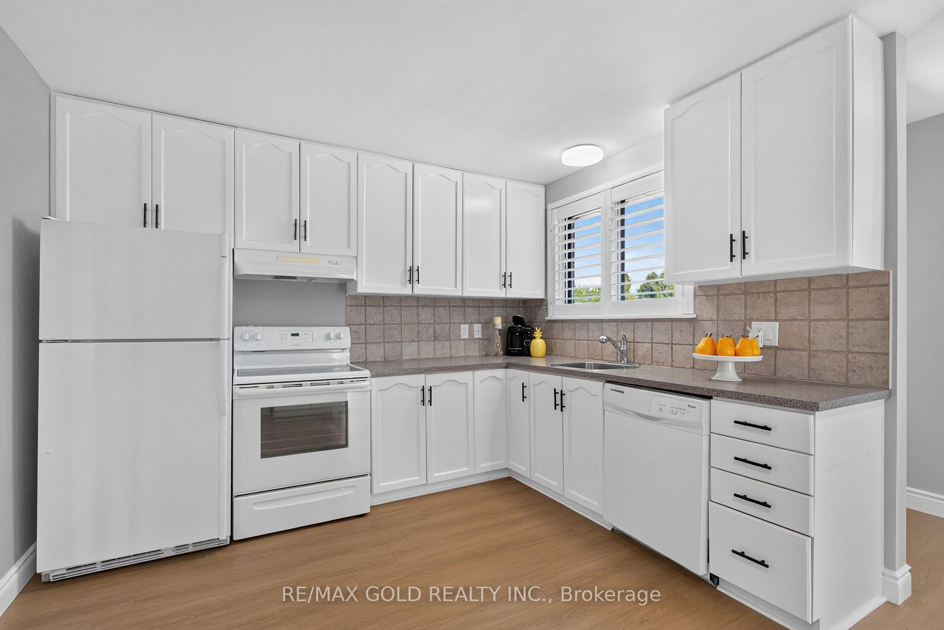 Photo 16 of 47 Belmont Drive, Brampton, Avondale — HOMEH