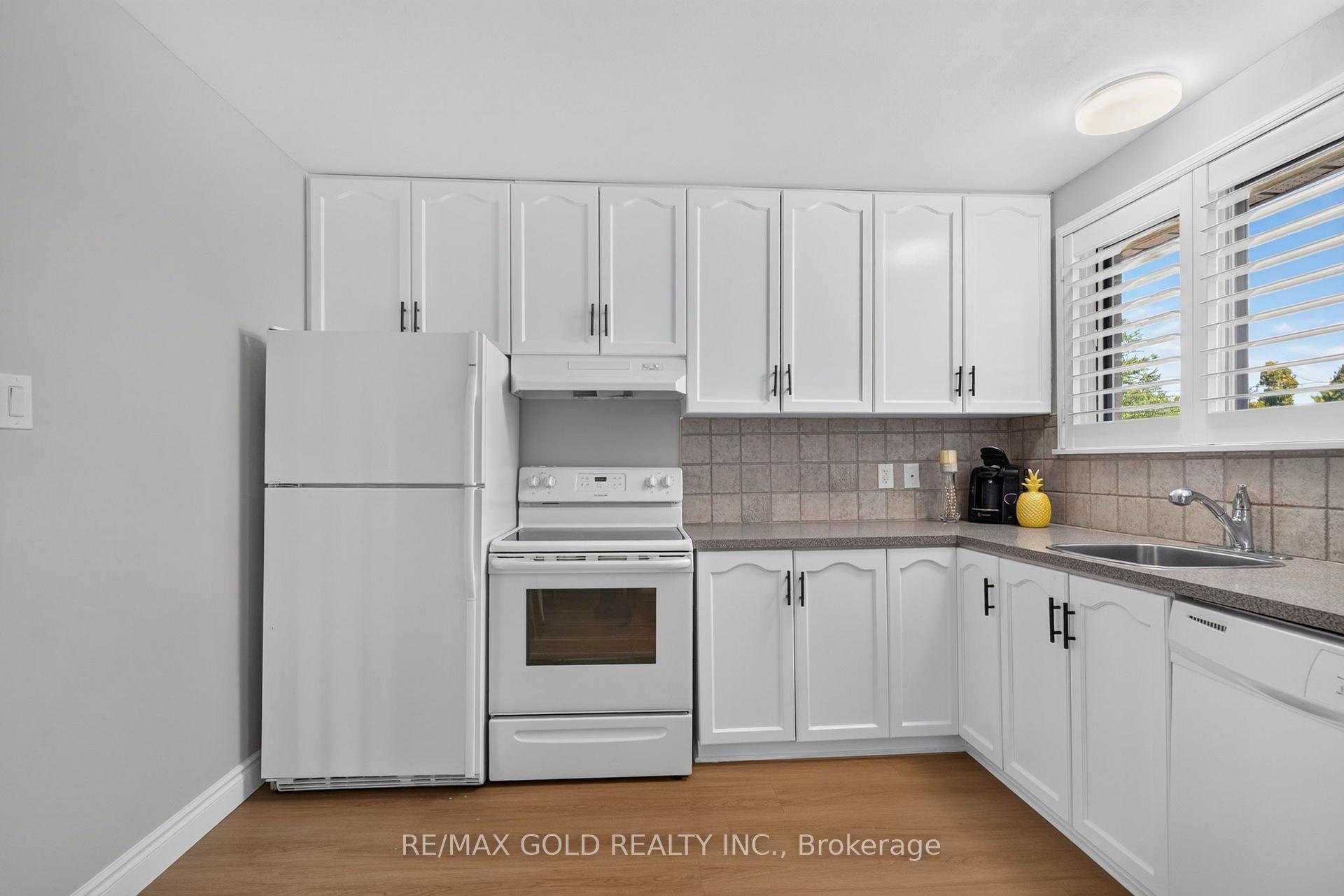 Photo 19 of 47 Belmont Drive, Brampton, Avondale — HOMEH