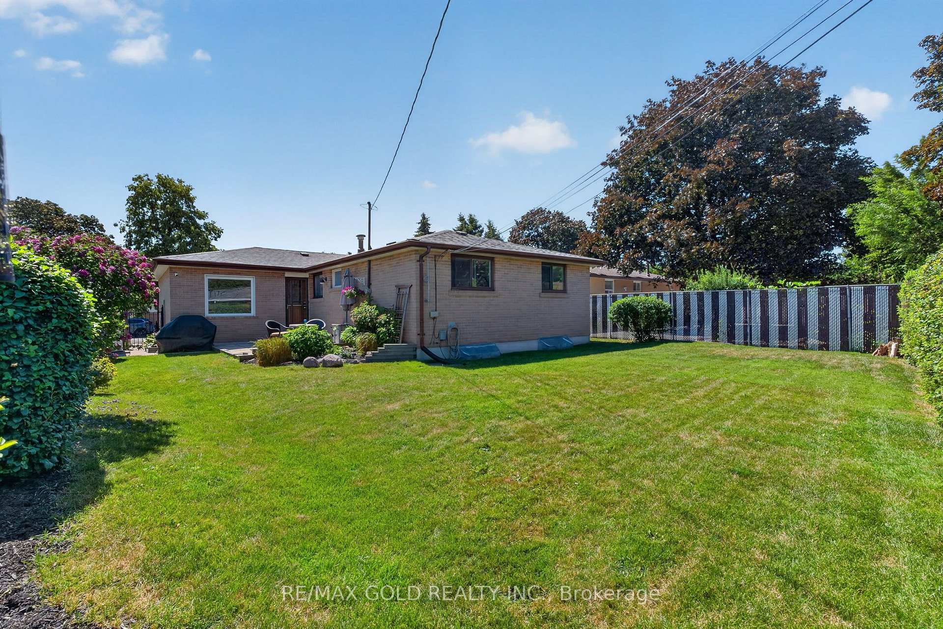 Photo 42 of 47 Belmont Drive, Brampton, Avondale — HOMEH