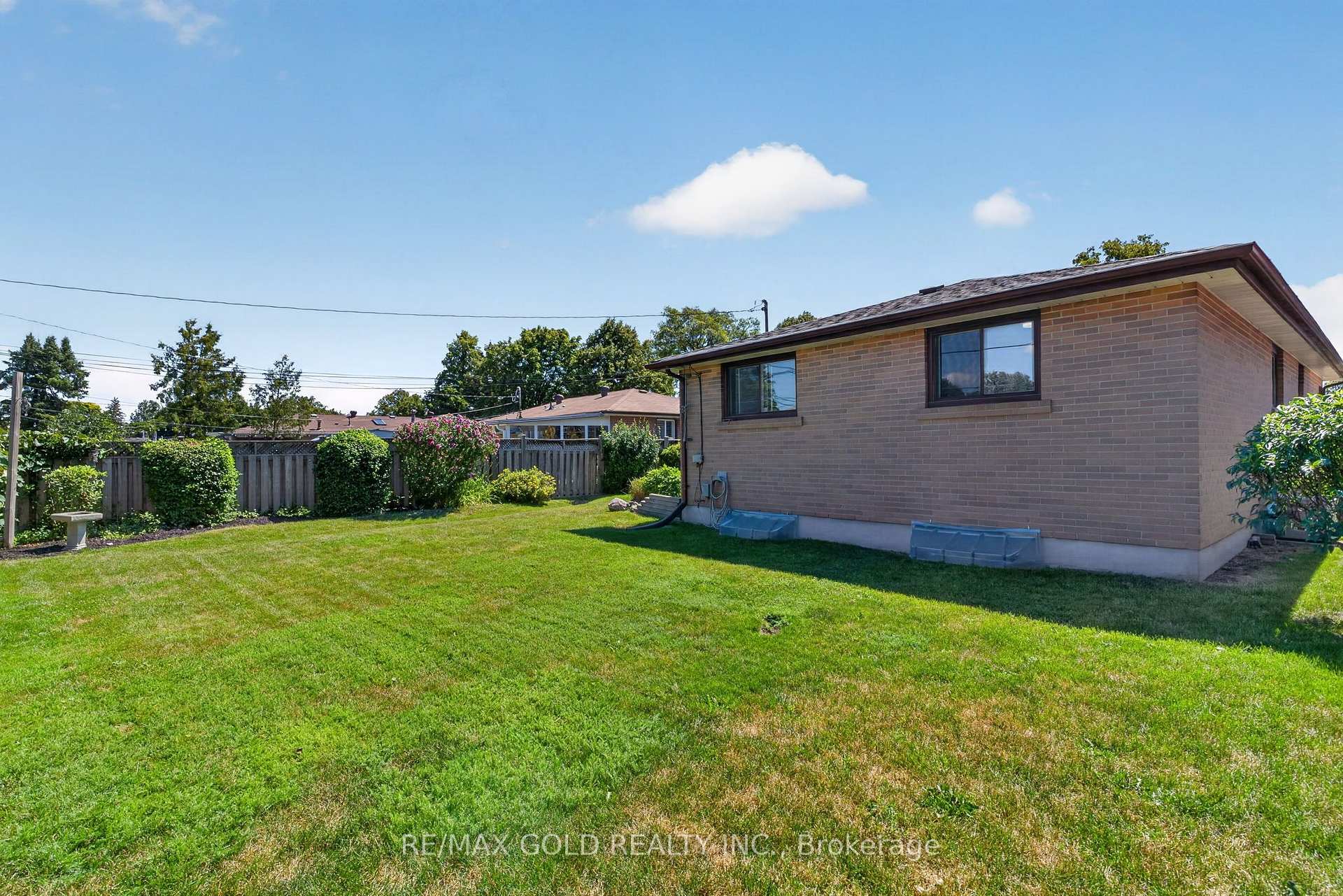 Photo 44 of 47 Belmont Drive, Brampton, Avondale — HOMEH