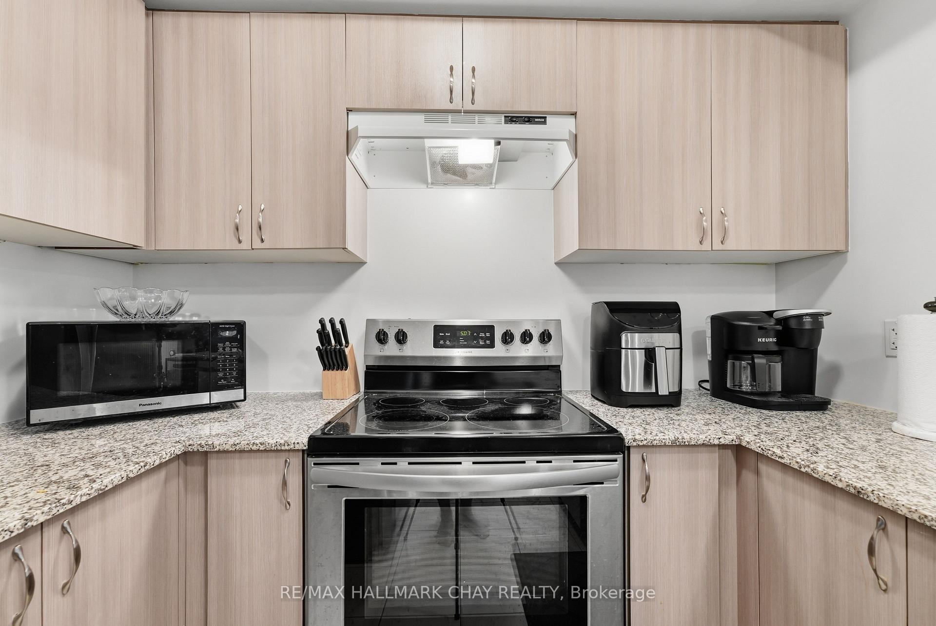 Photo 8 of Unit 409, 302 Essa Road, Barrie, Ardagh — HOMEH