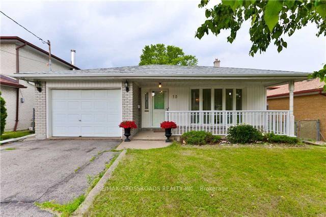 Front of 10 Doverwood Court