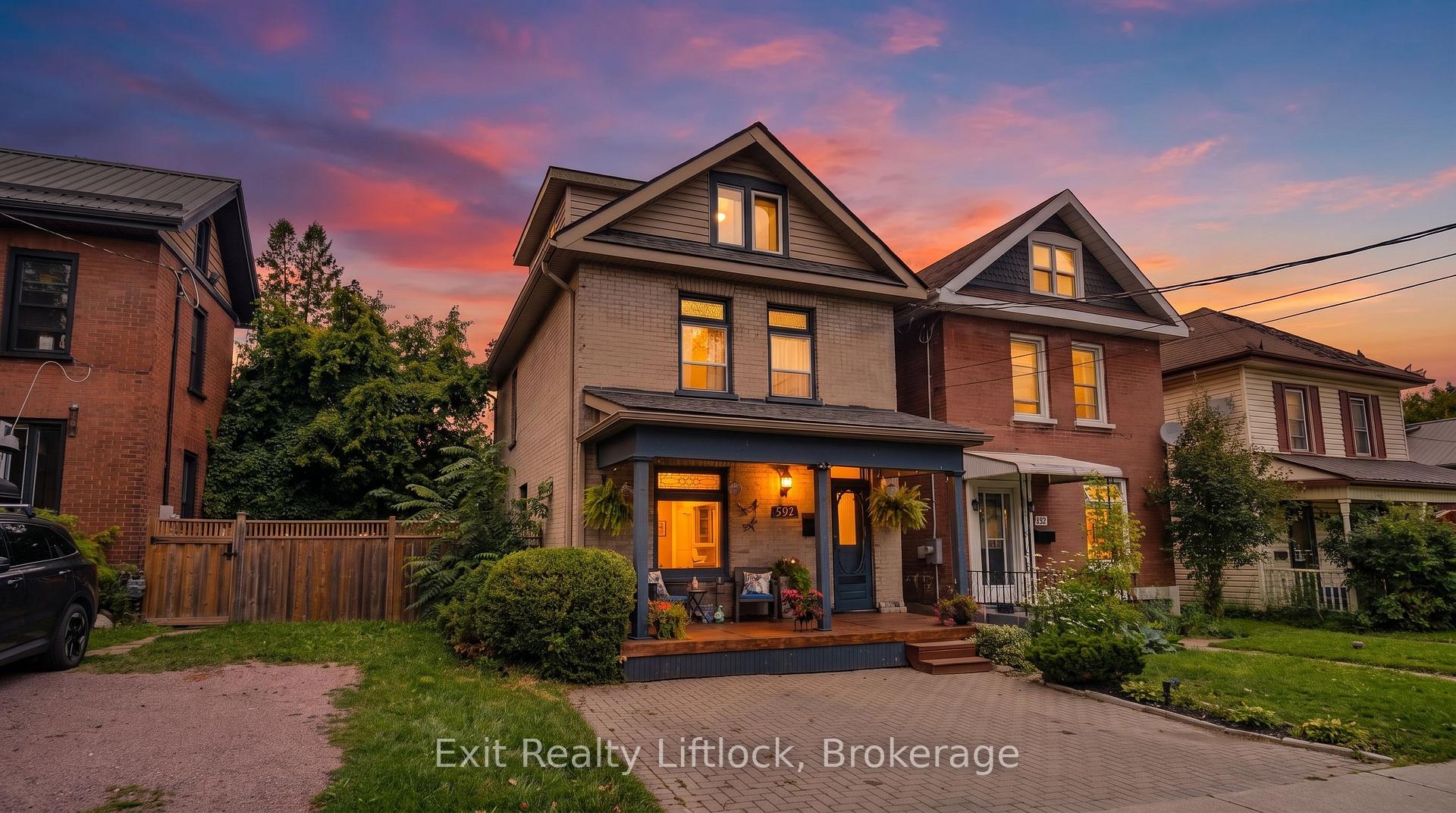 Photo of 592 Sherbrooke Street