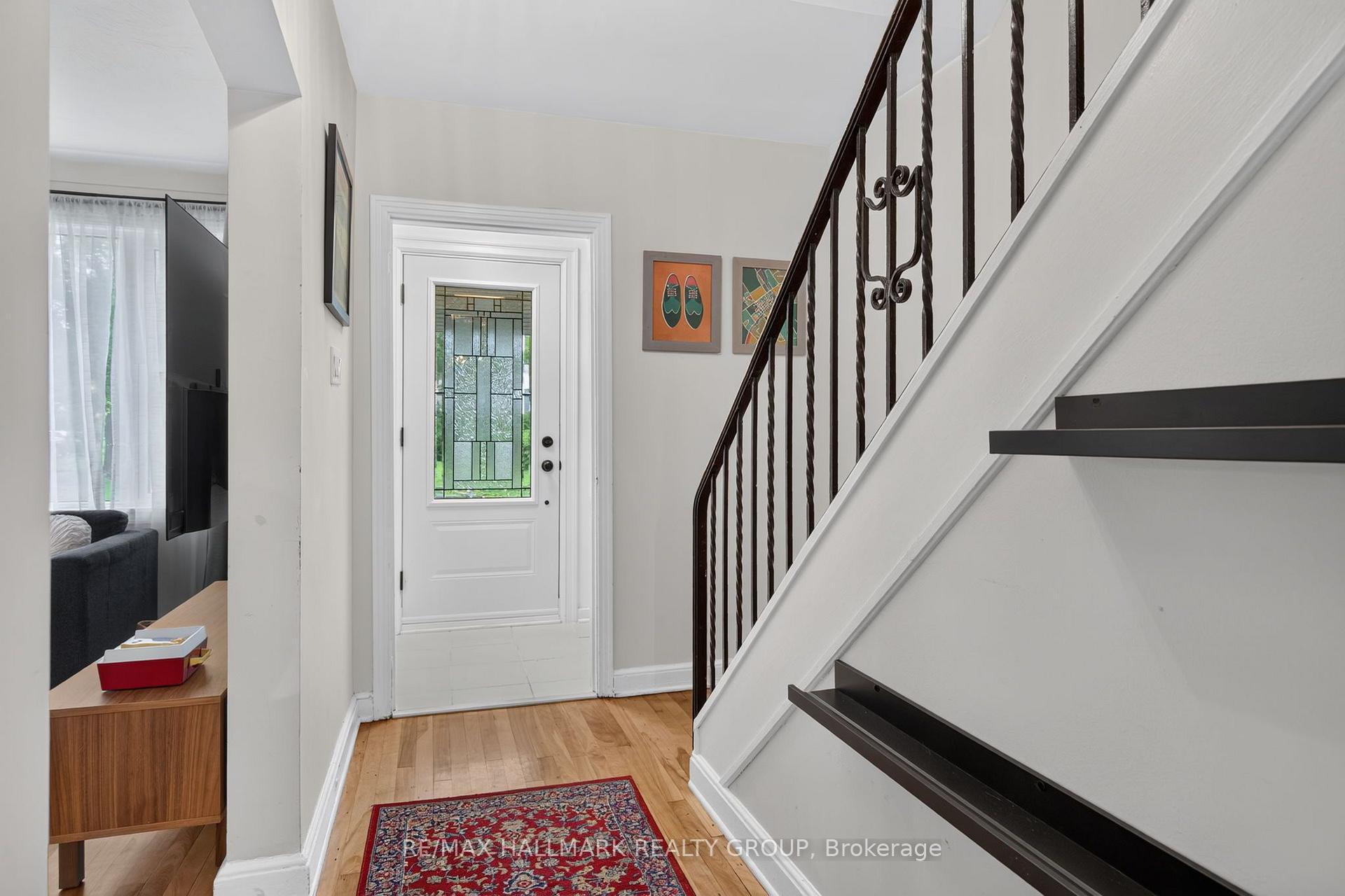 Photo 3 of 2110 Blossom Drive, Ottawa, Applewood Acres — HOMEH