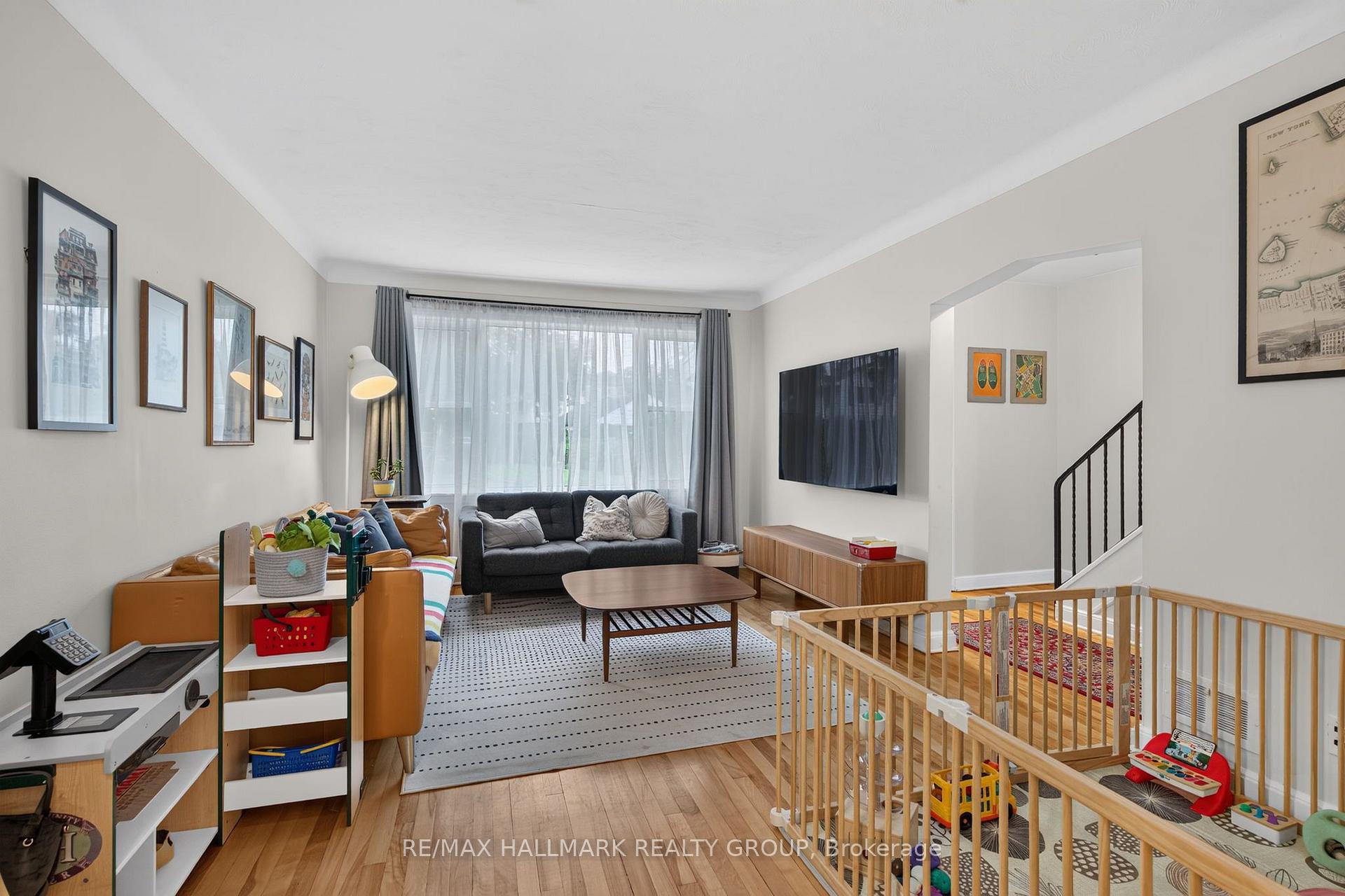 Photo 5 of 2110 Blossom Drive, Ottawa, Applewood Acres — HOMEH