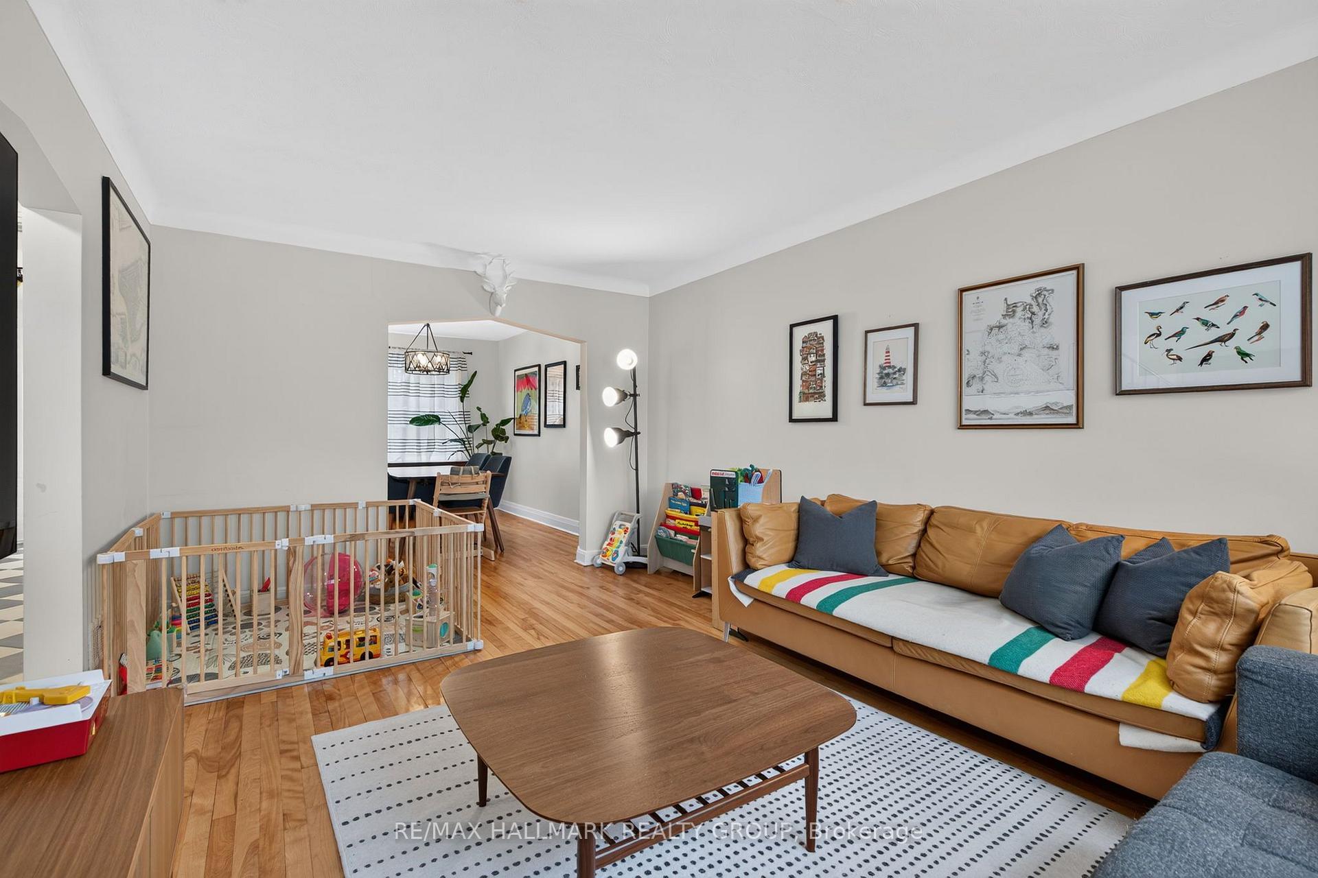 Photo 7 of 2110 Blossom Drive, Ottawa, Applewood Acres — HOMEH