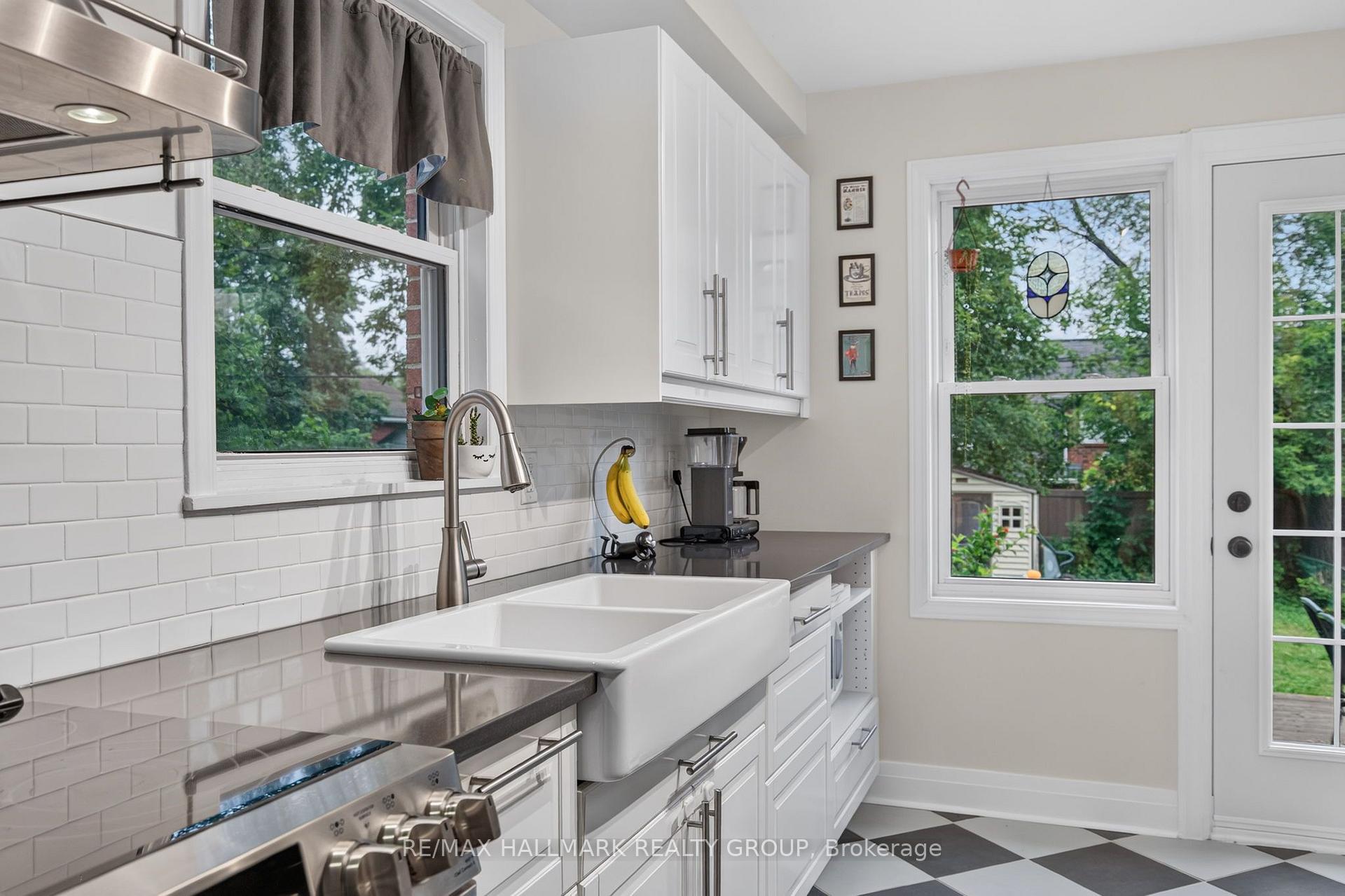 Photo 14 of 2110 Blossom Drive, Ottawa, Applewood Acres — HOMEH