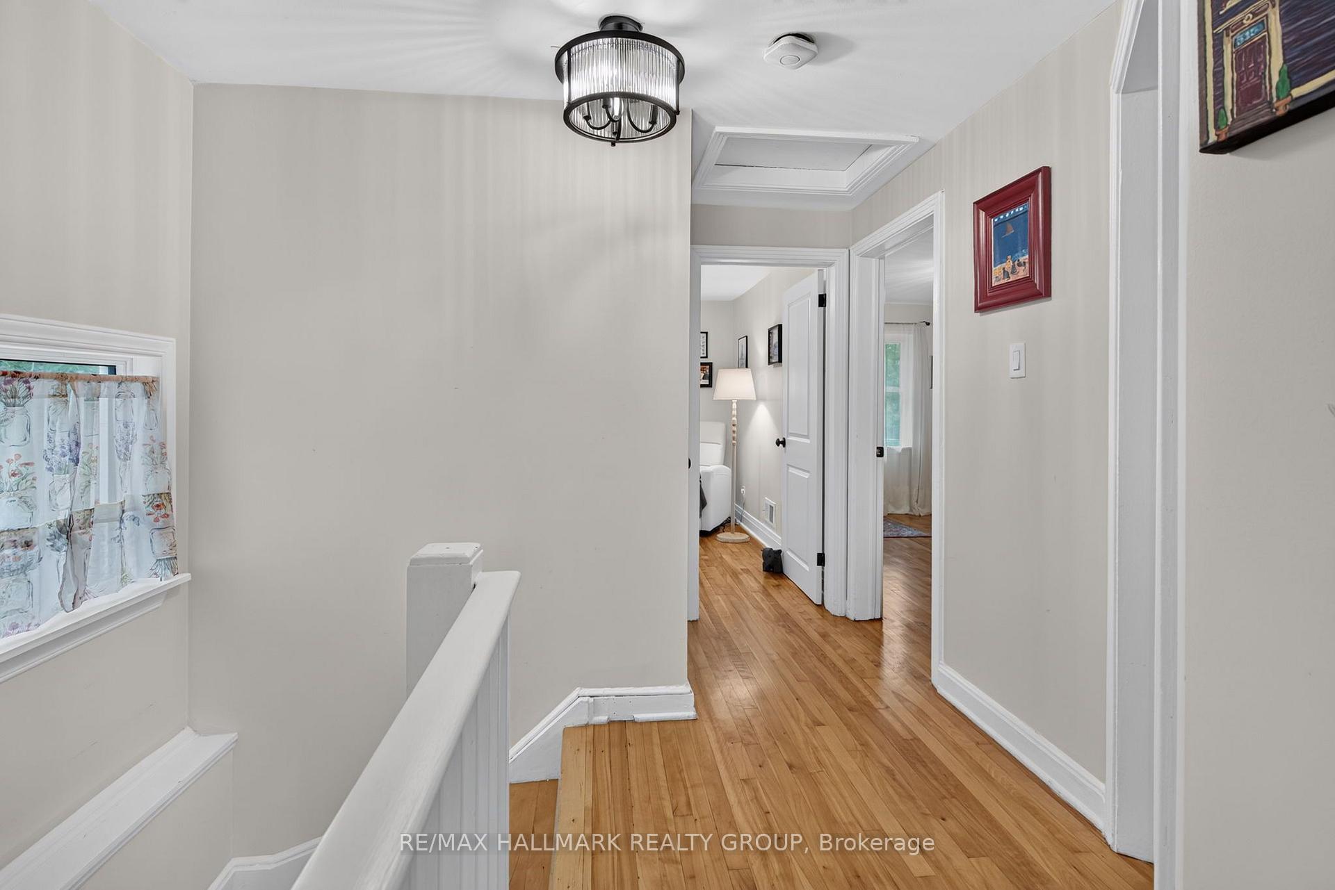 Photo 18 of 2110 Blossom Drive, Ottawa, Applewood Acres — HOMEH