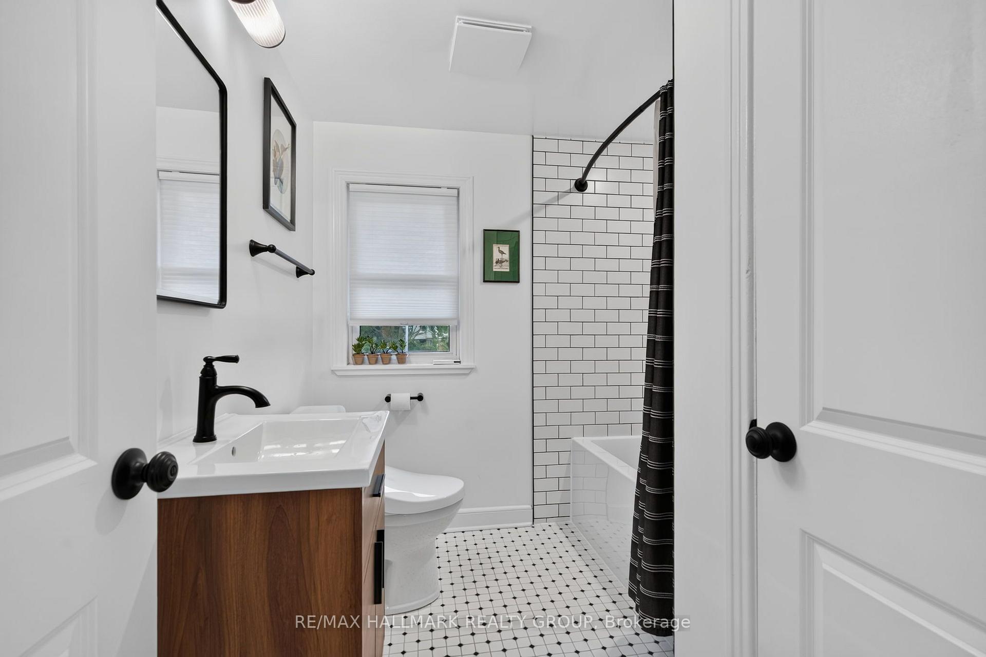 Photo 26 of 2110 Blossom Drive, Ottawa, Applewood Acres — HOMEH