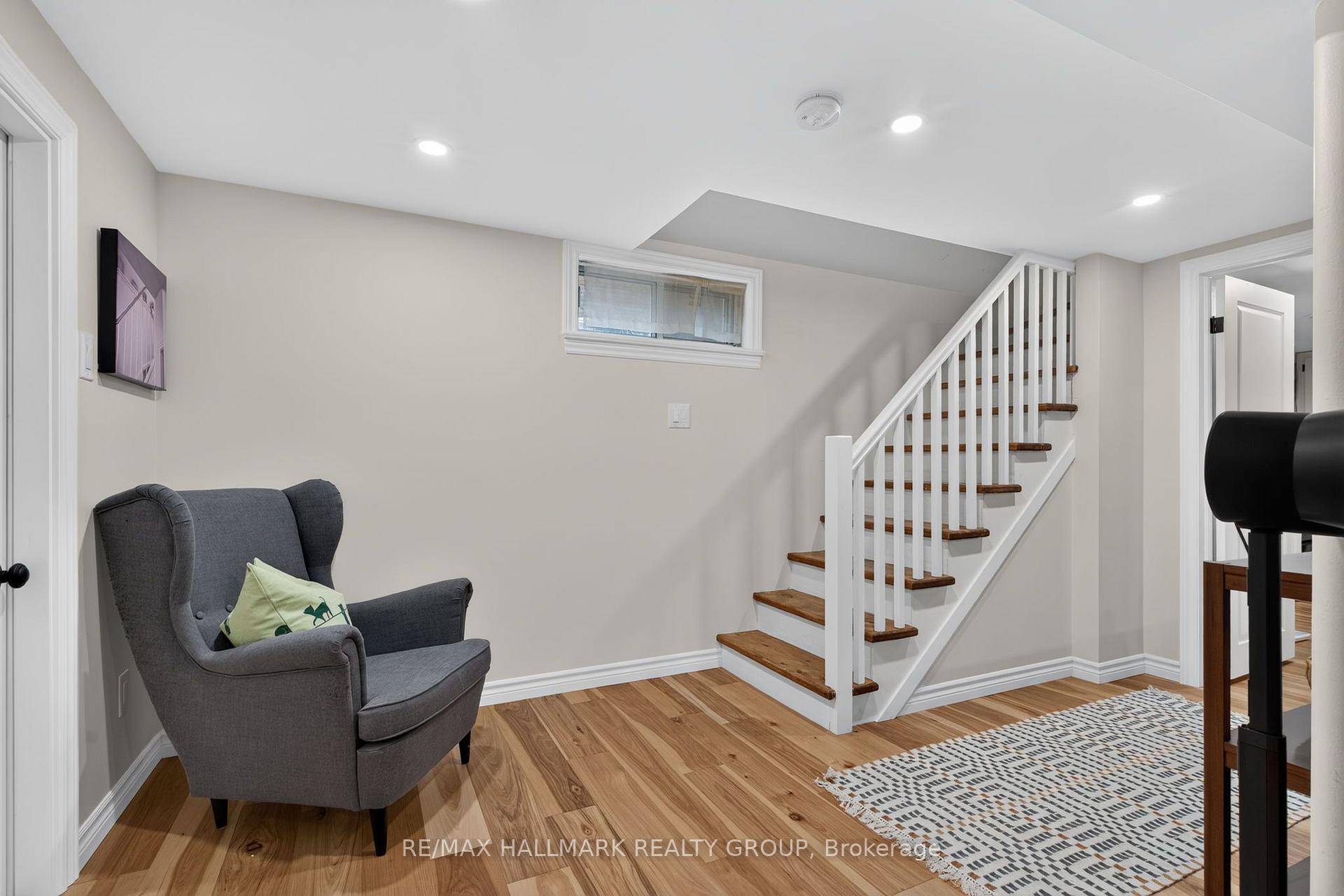 Photo 28 of 2110 Blossom Drive, Ottawa, Applewood Acres — HOMEH