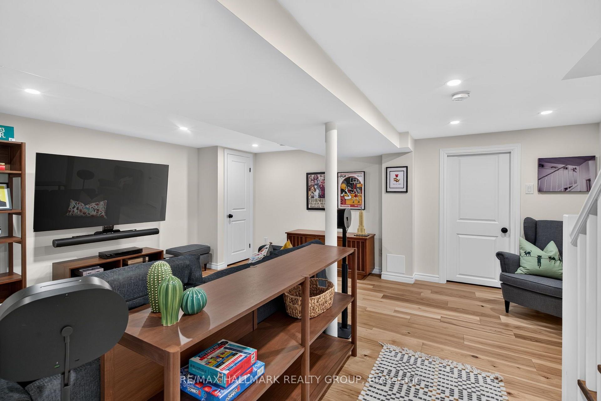 Photo 31 of 2110 Blossom Drive, Ottawa, Applewood Acres — HOMEH