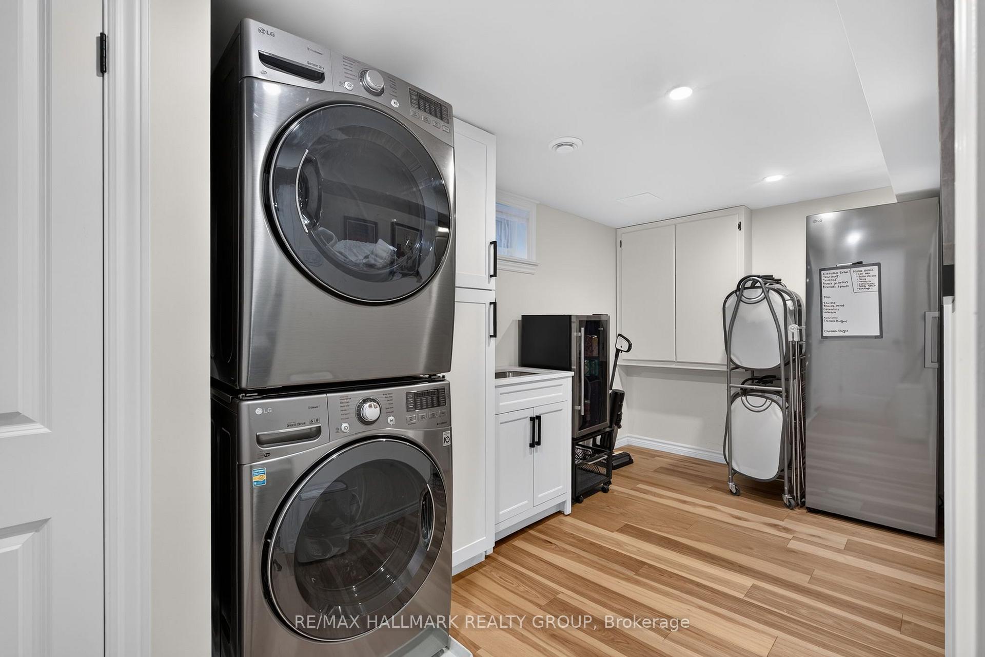 Photo 32 of 2110 Blossom Drive, Ottawa, Applewood Acres — HOMEH