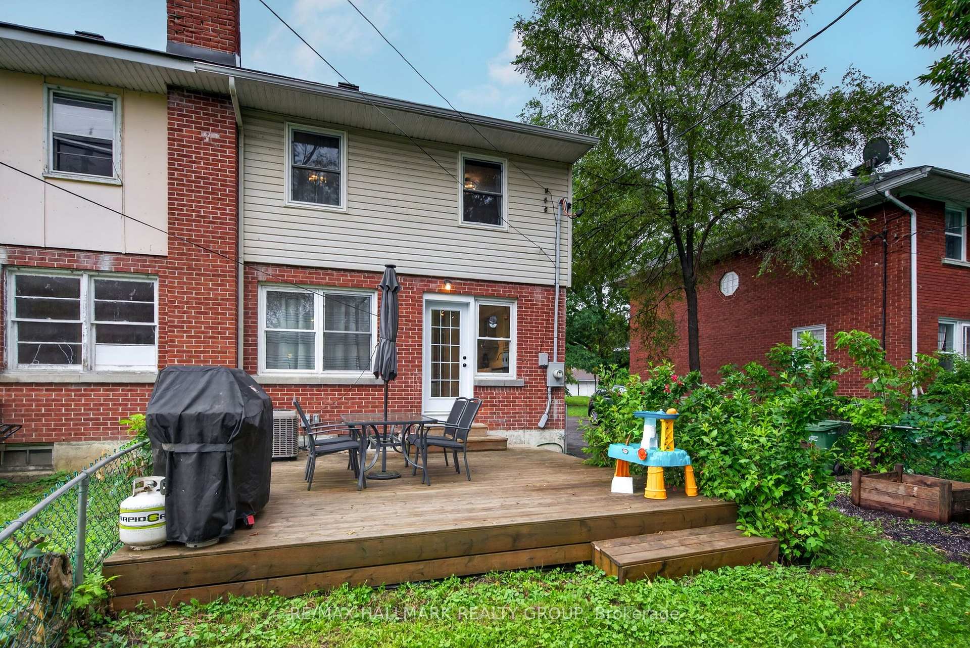 Photo 34 of 2110 Blossom Drive, Ottawa, Applewood Acres — HOMEH