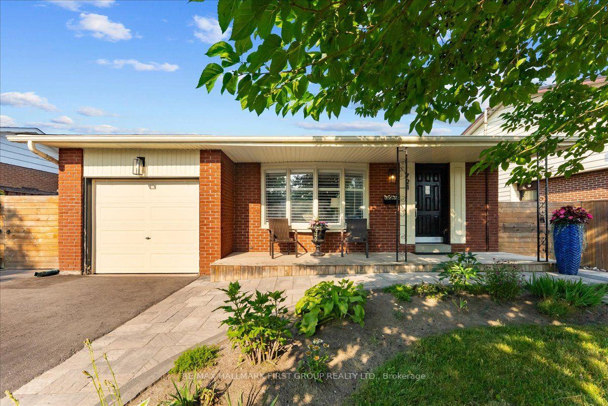 Photo 2 of 721 Leaside Street, Pickering, West Shore — HOMEH