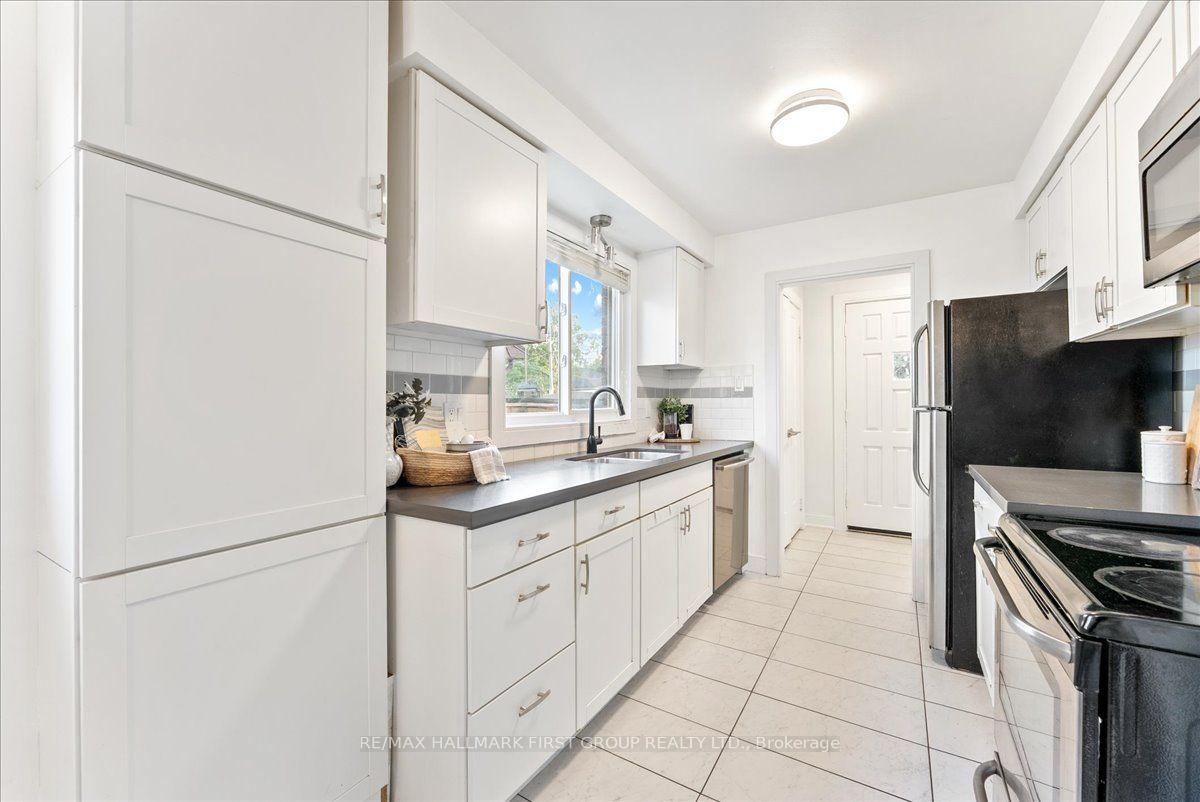 Photo 11 of 721 Leaside Street, Pickering, West Shore — HOMEH
