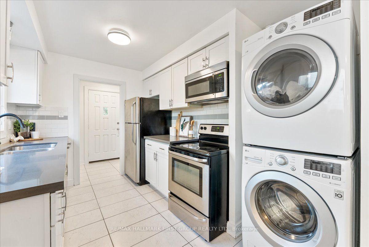Photo 12 of 721 Leaside Street, Pickering, West Shore — HOMEH