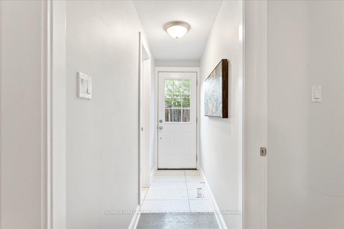 Photo 18 of 721 Leaside Street, Pickering, West Shore — HOMEH