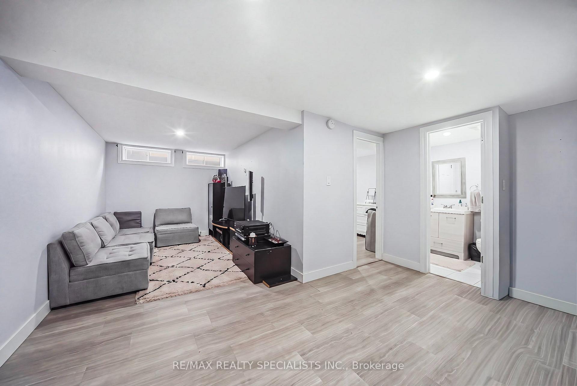 Photo 39 of Unit I, 766 Walter Street, Cambridge, Lang's Farm — HOMEH