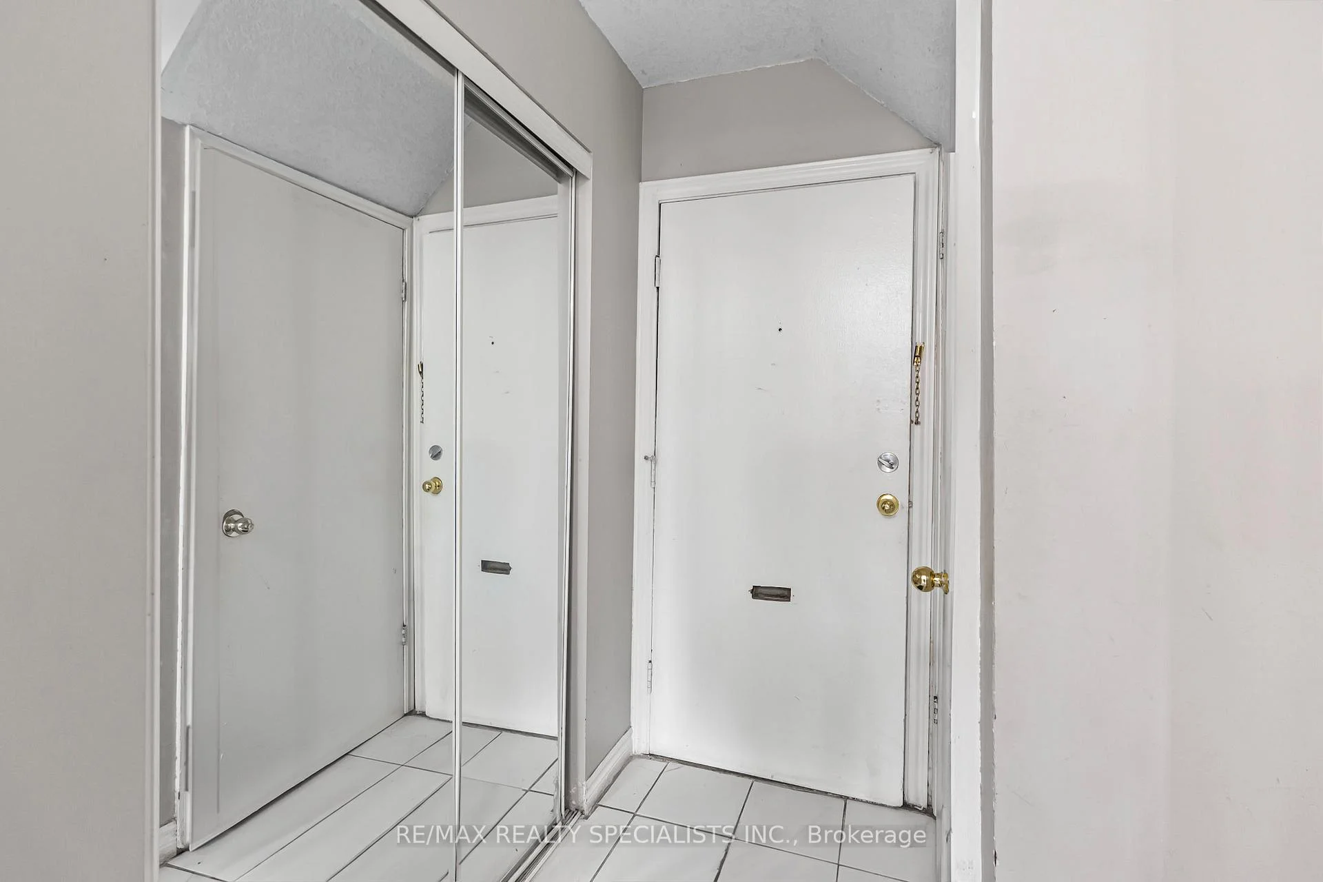 Photo 5 of Unit I, 766 Walter Street, Cambridge, Lang's Farm — HOMEH
