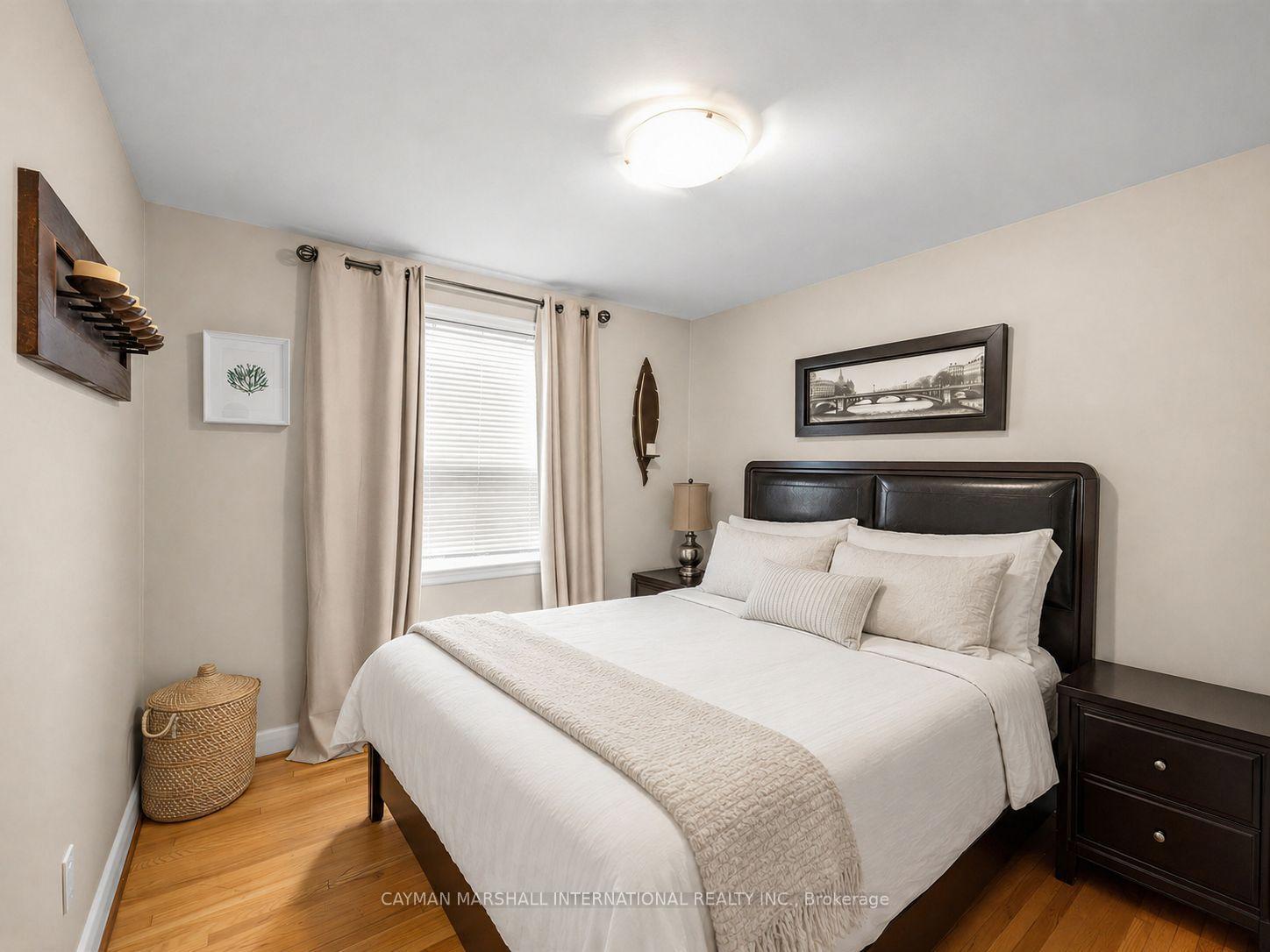 Photo 4 of 27 Maple Avenue N, Mississauga, Port Credit — HOMEH
