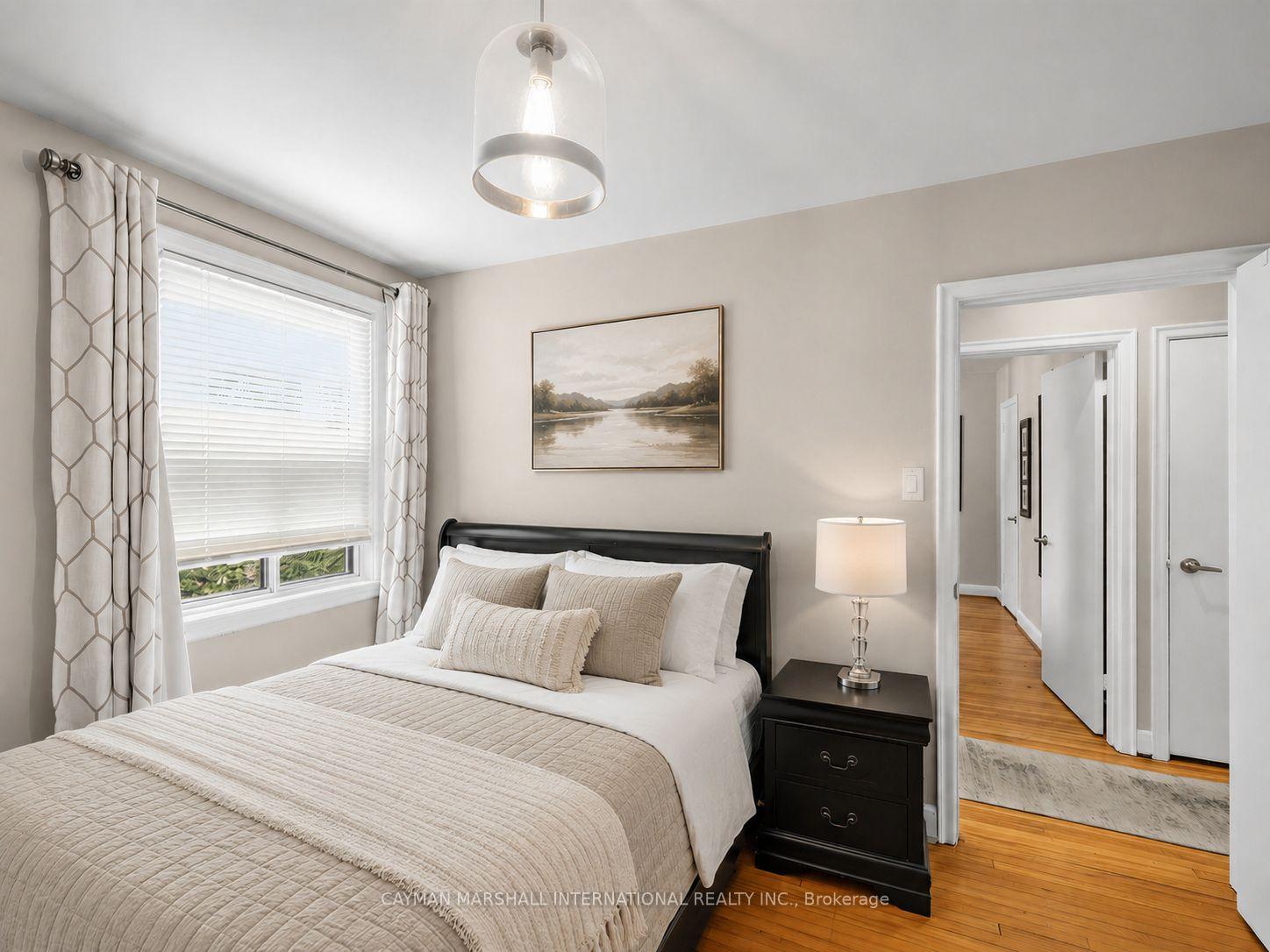 Photo 5 of 27 Maple Avenue N, Mississauga, Port Credit — HOMEH