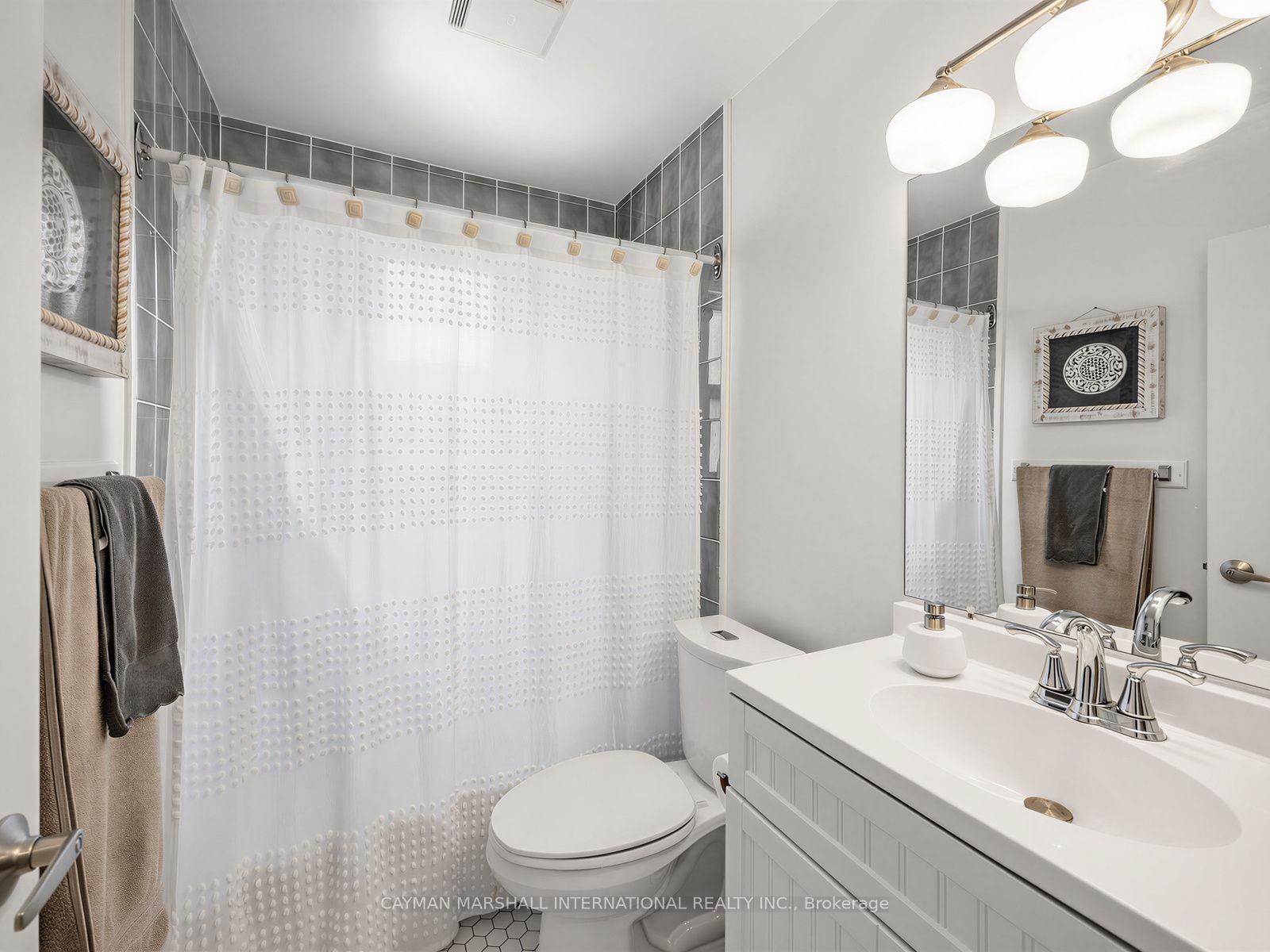 Photo 7 of 27 Maple Avenue N, Mississauga, Port Credit — HOMEH