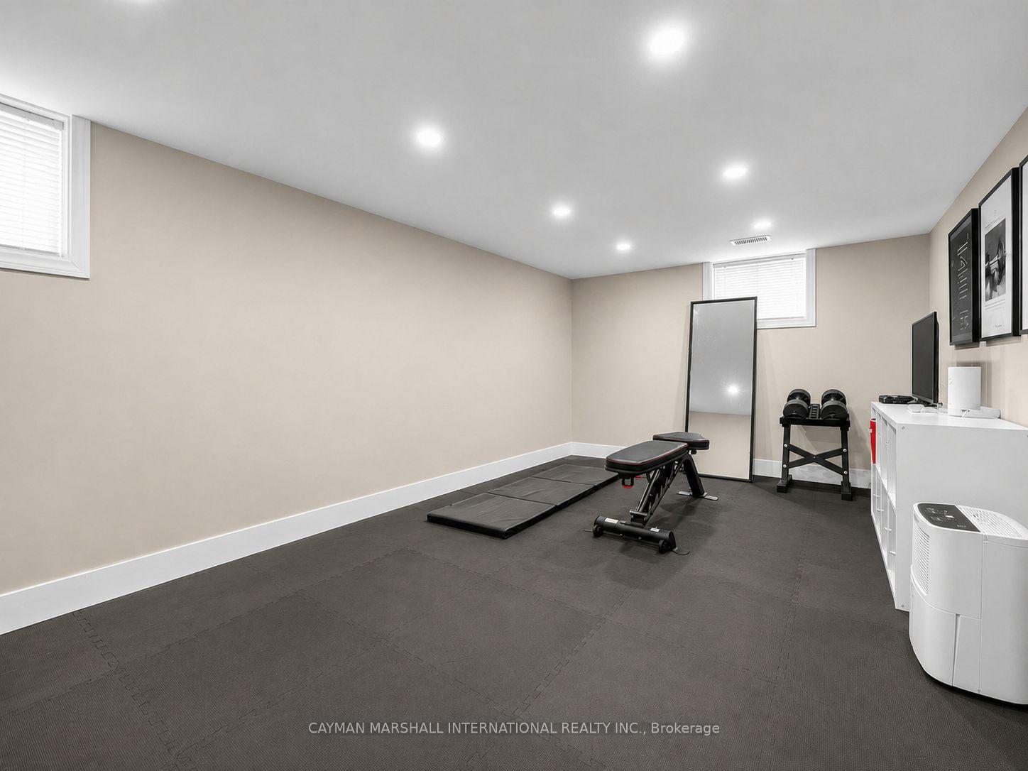 Photo 10 of 27 Maple Avenue N, Mississauga, Port Credit — HOMEH