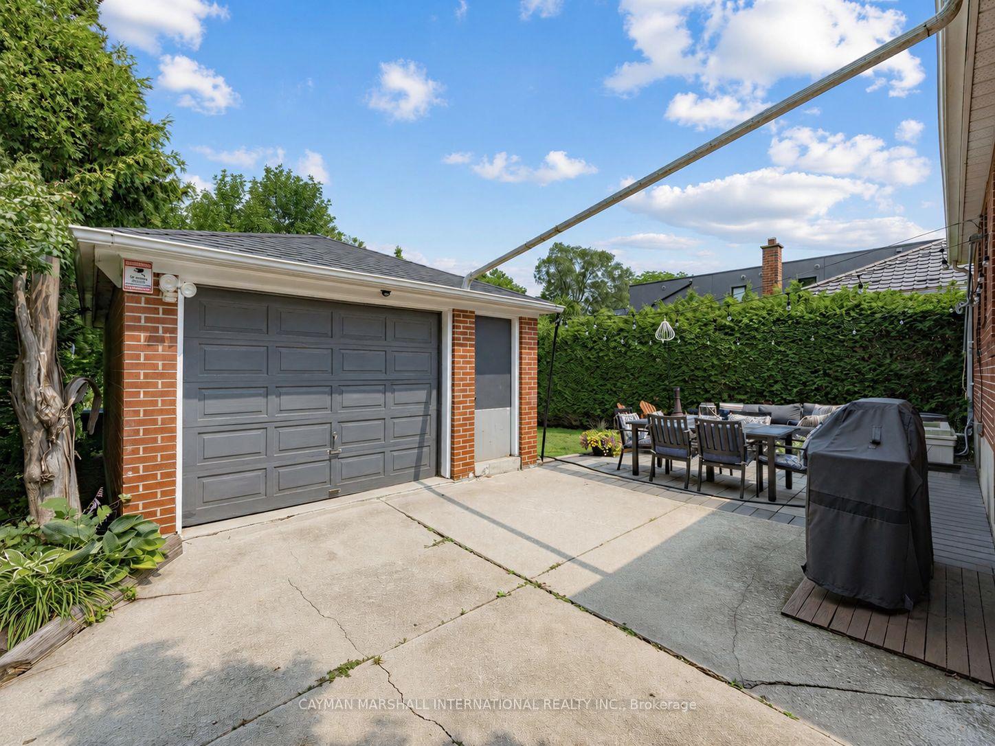 Photo 11 of 27 Maple Avenue N, Mississauga, Port Credit — HOMEH