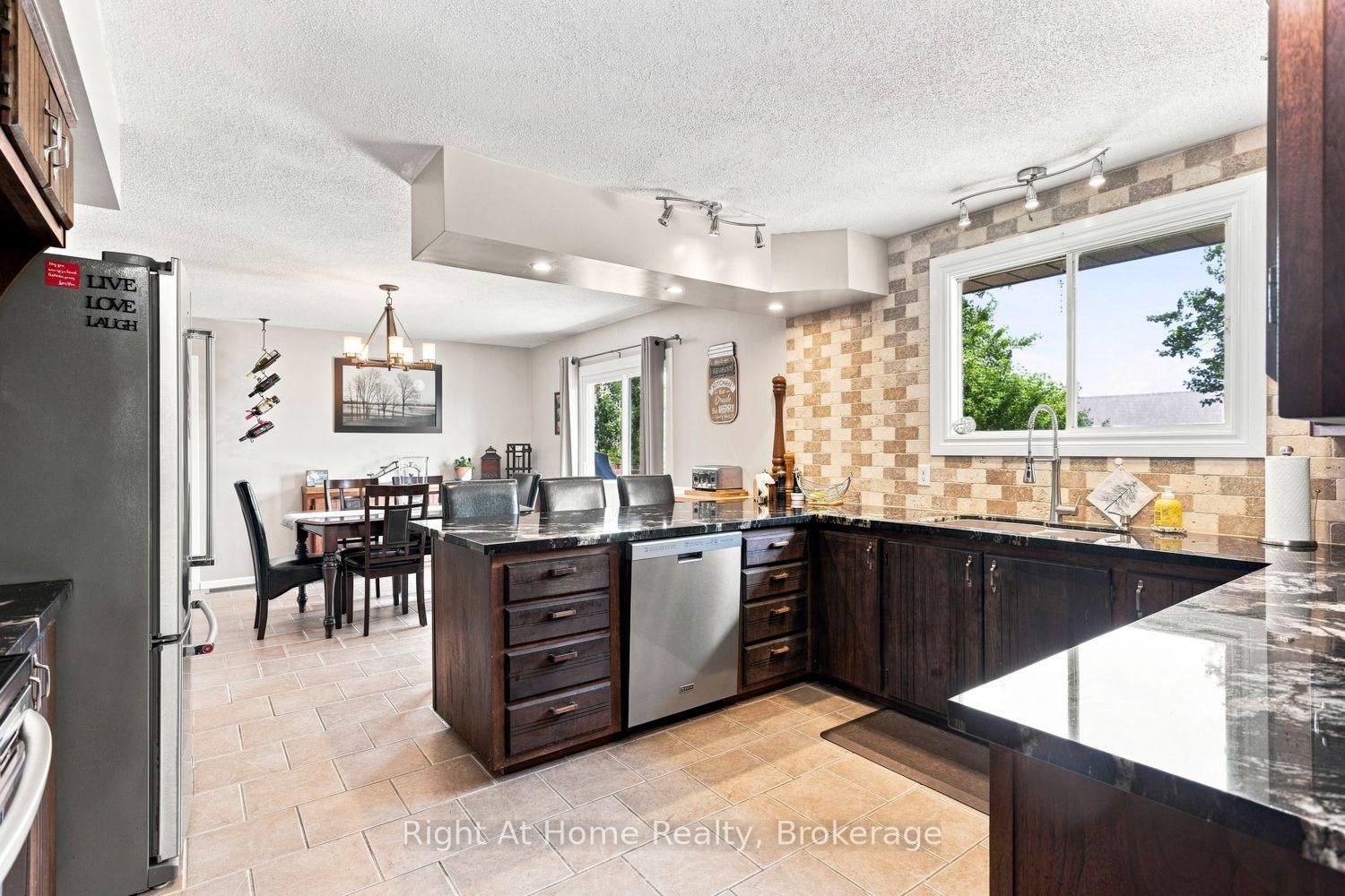 Photo 16 of 34 Birch Point Road, Kawartha Lakes, Verulam — HOMEH