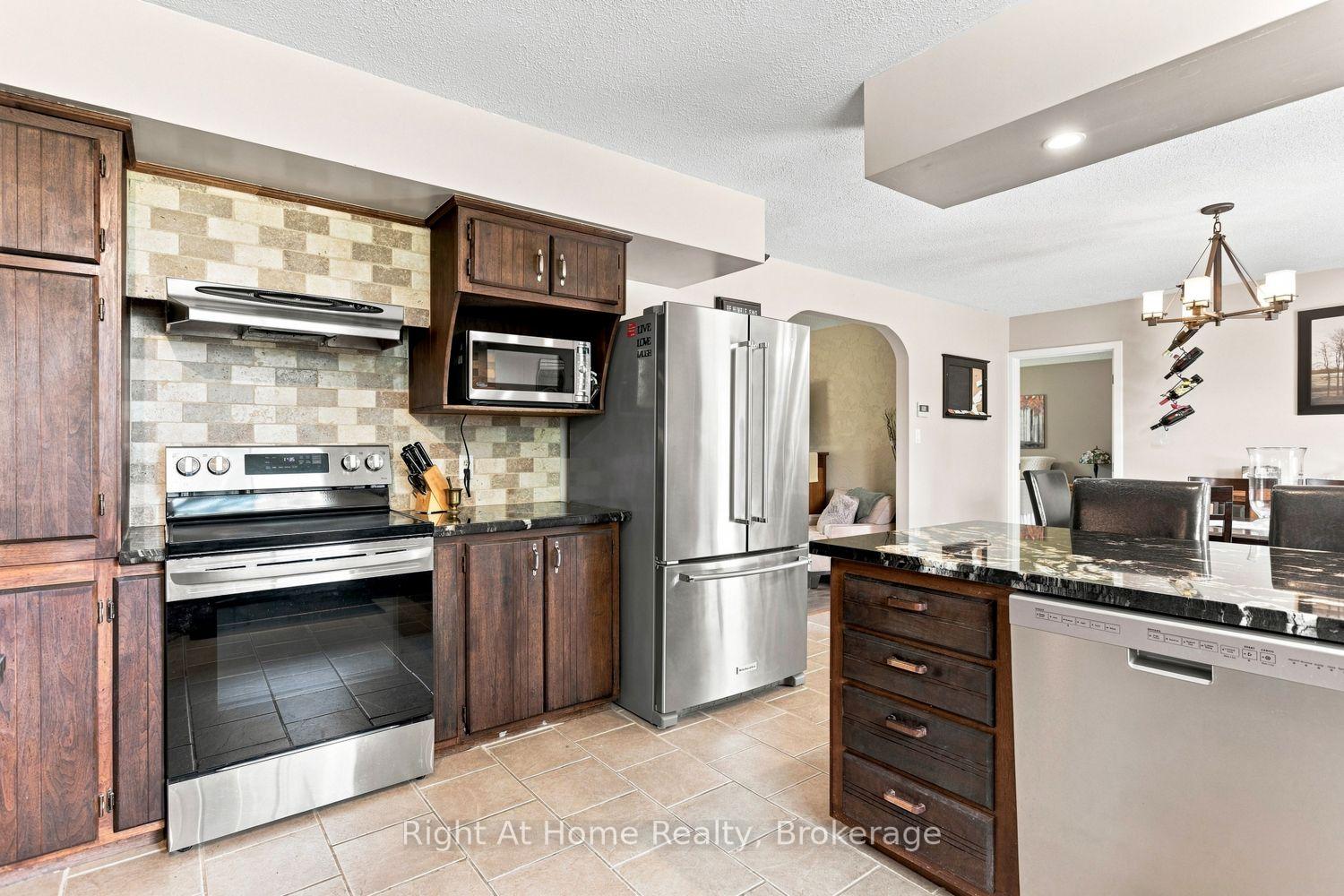 Photo 18 of 34 Birch Point Road, Kawartha Lakes, Verulam — HOMEH