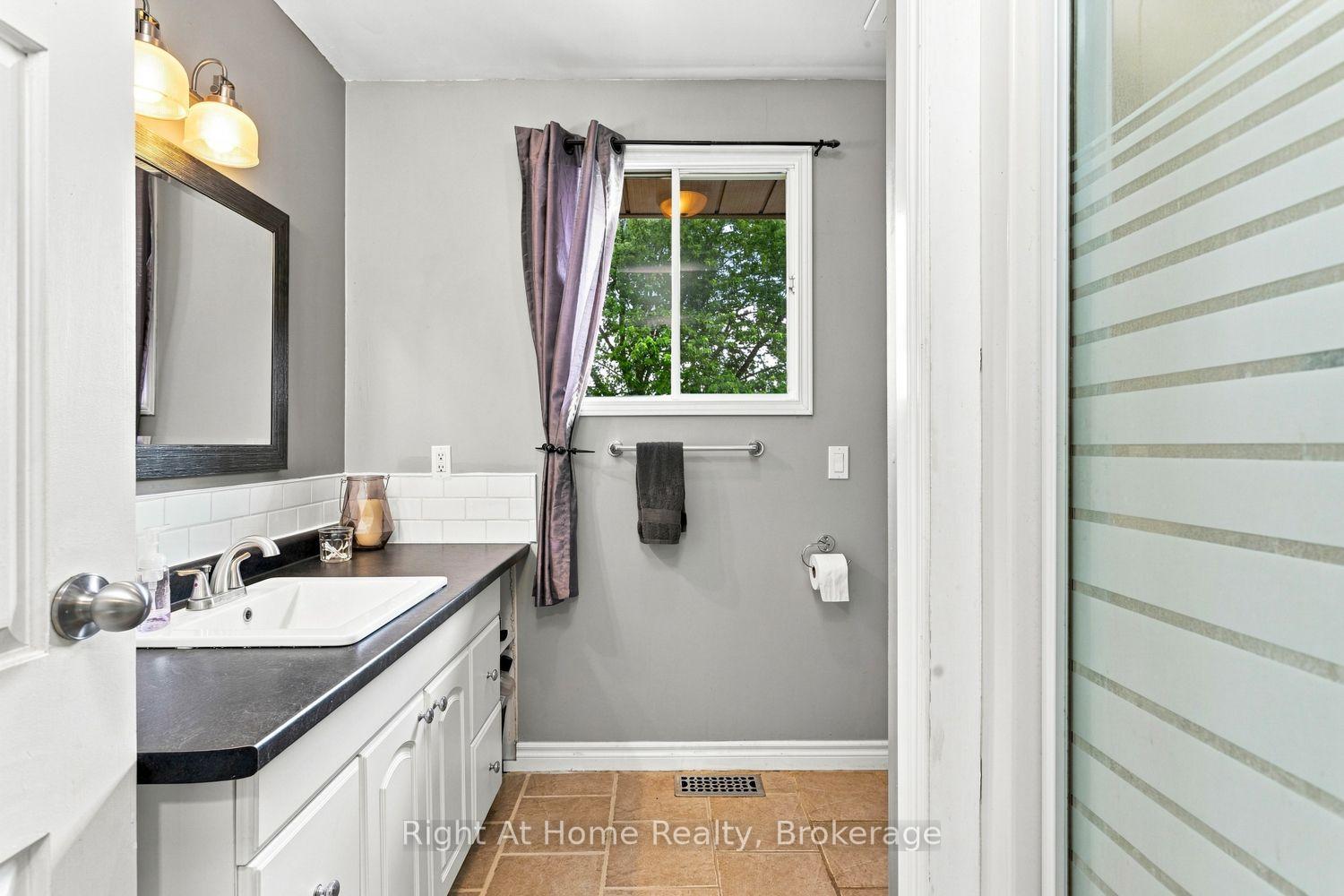 Photo 32 of 34 Birch Point Road, Kawartha Lakes, Verulam — HOMEH