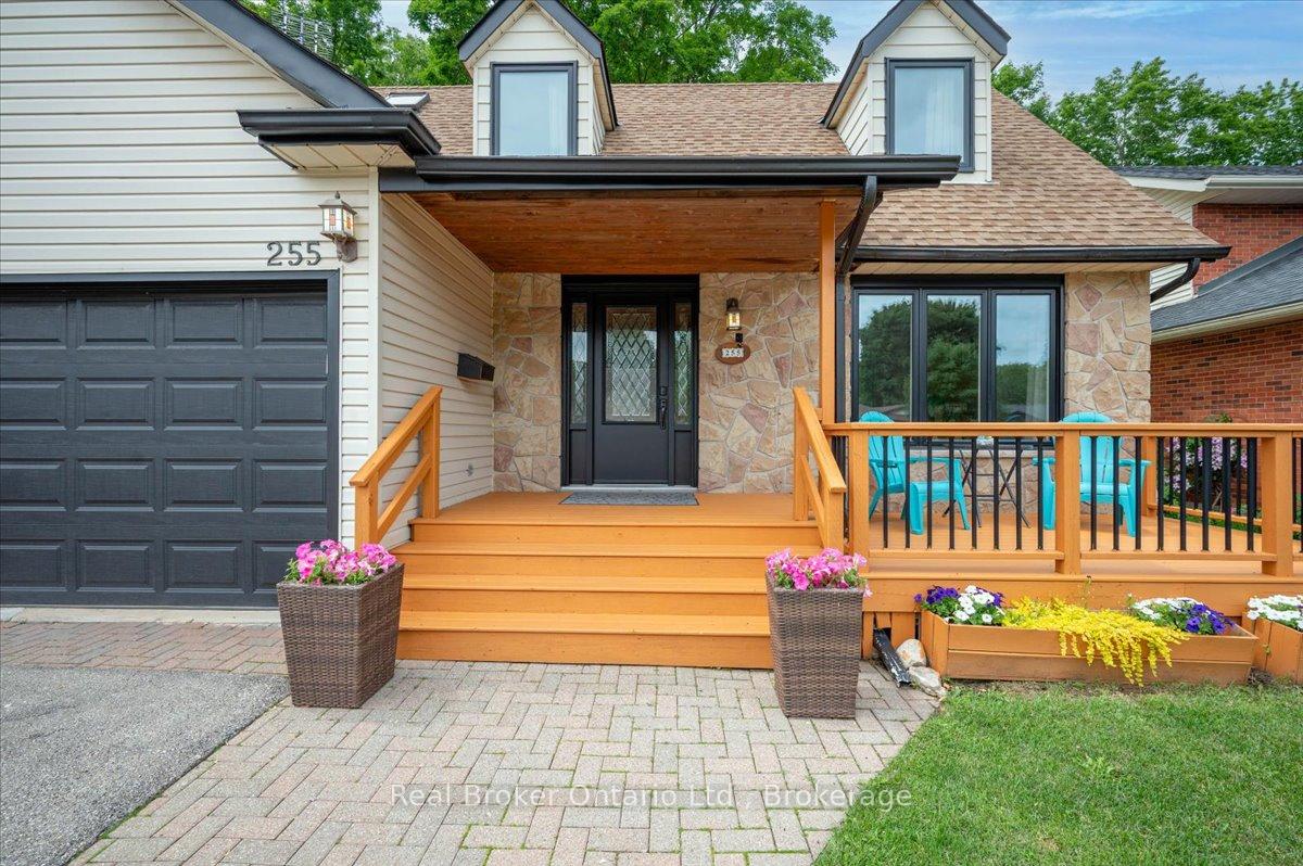 Photo 4 of 255 West Acres Drive, Guelph, Willow West/Sugarbush/West Acres — HOMEH