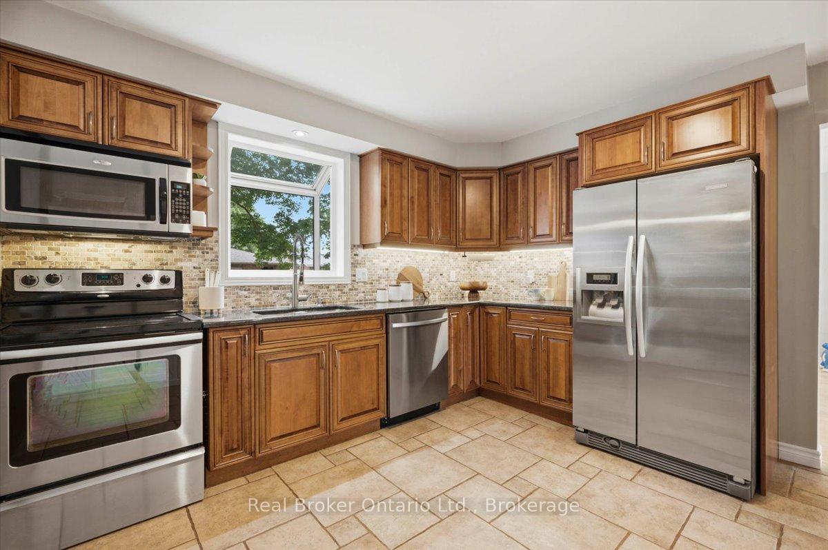 Photo 6 of 255 West Acres Drive, Guelph, Willow West/Sugarbush/West Acres — HOMEH