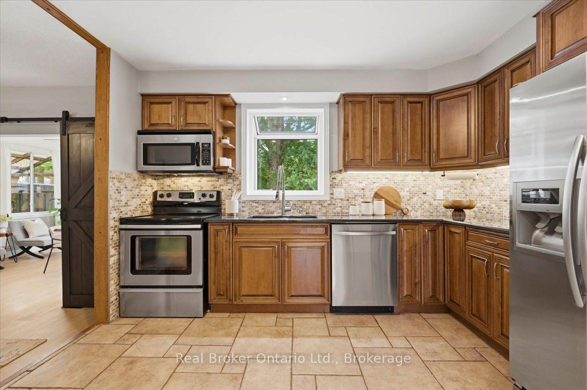 Photo 7 of 255 West Acres Drive, Guelph, Willow West/Sugarbush/West Acres — HOMEH