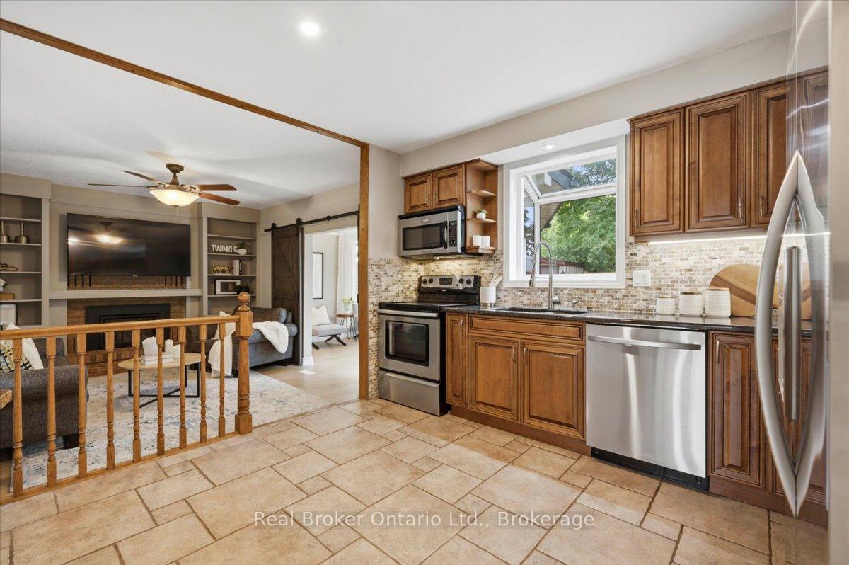 Photo 8 of 255 West Acres Drive, Guelph, Willow West/Sugarbush/West Acres — HOMEH