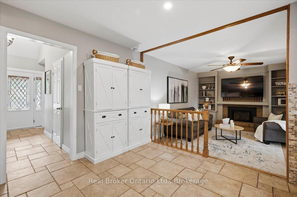 Photo 9 of 255 West Acres Drive, Guelph, Willow West/Sugarbush/West Acres — HOMEH