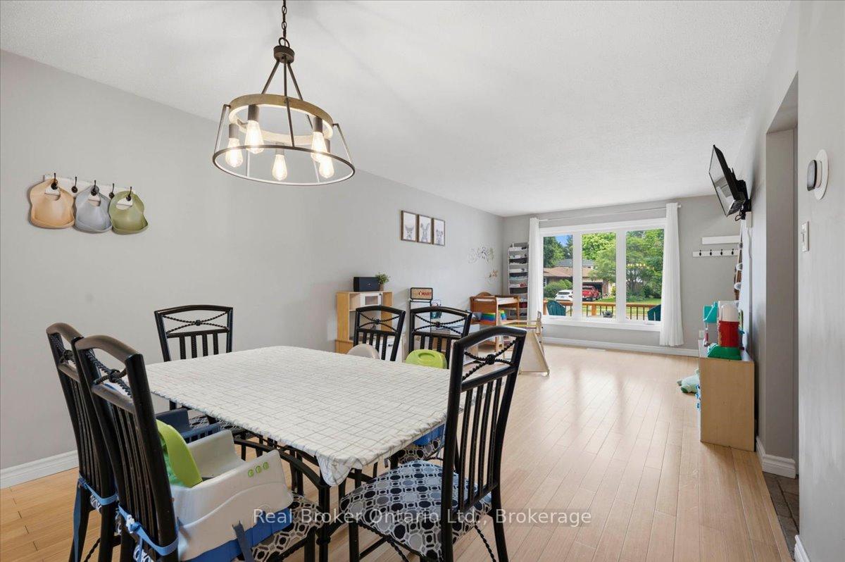 Photo 20 of 255 West Acres Drive, Guelph, Willow West/Sugarbush/West Acres — HOMEH