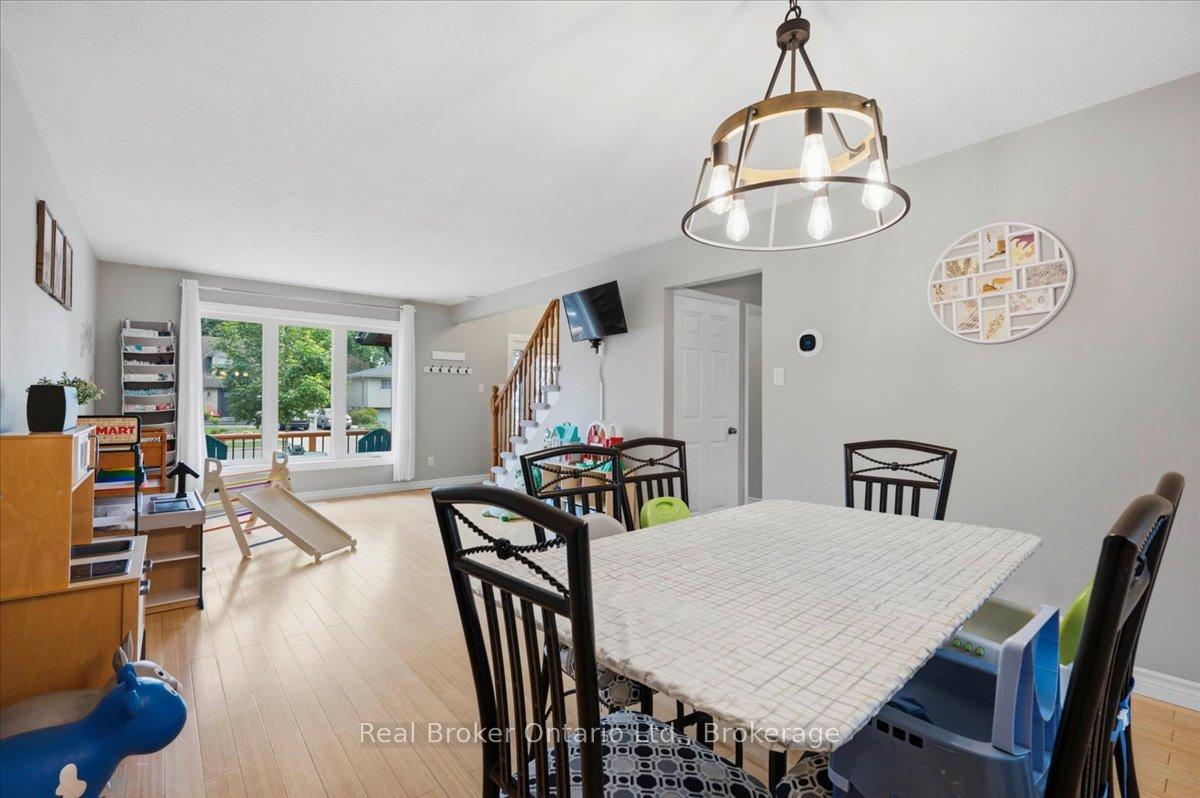 Photo 21 of 255 West Acres Drive, Guelph, Willow West/Sugarbush/West Acres — HOMEH
