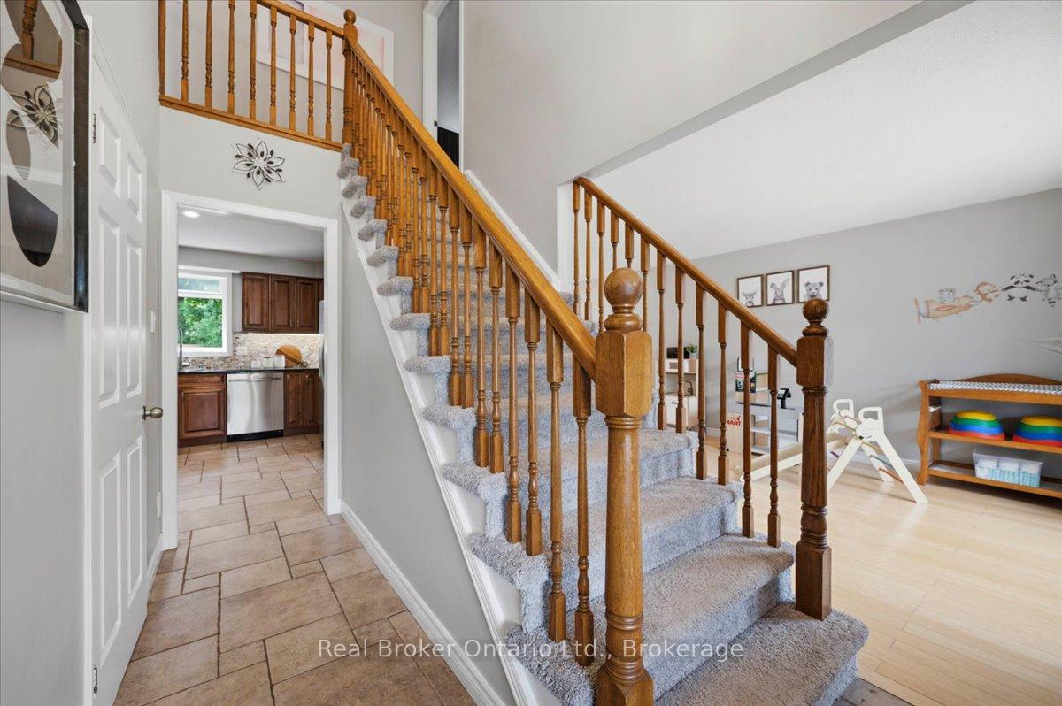 Photo 23 of 255 West Acres Drive, Guelph, Willow West/Sugarbush/West Acres — HOMEH